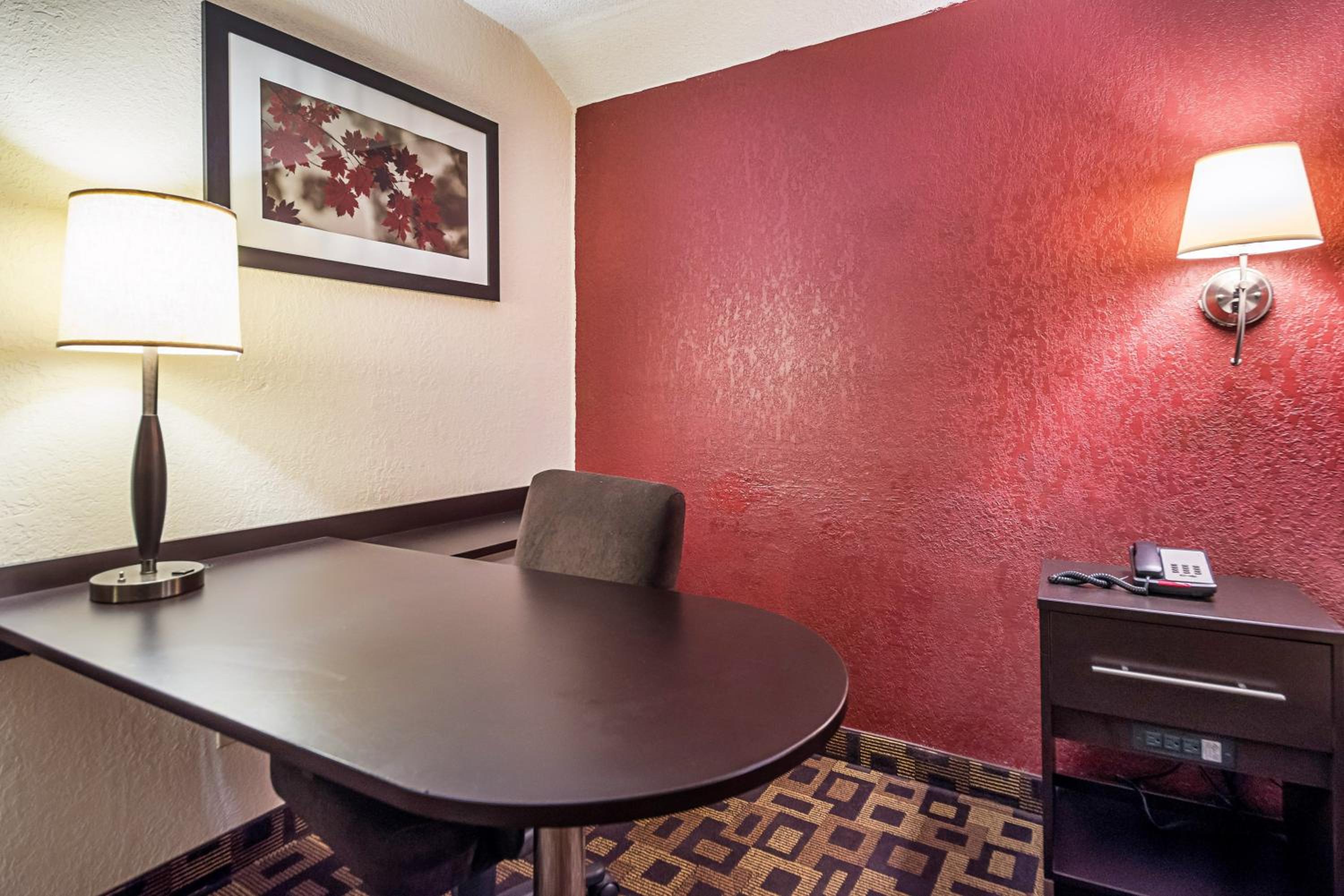 Anderson Vacations - Red Roof Inn Anderson, IN - Property Image 2