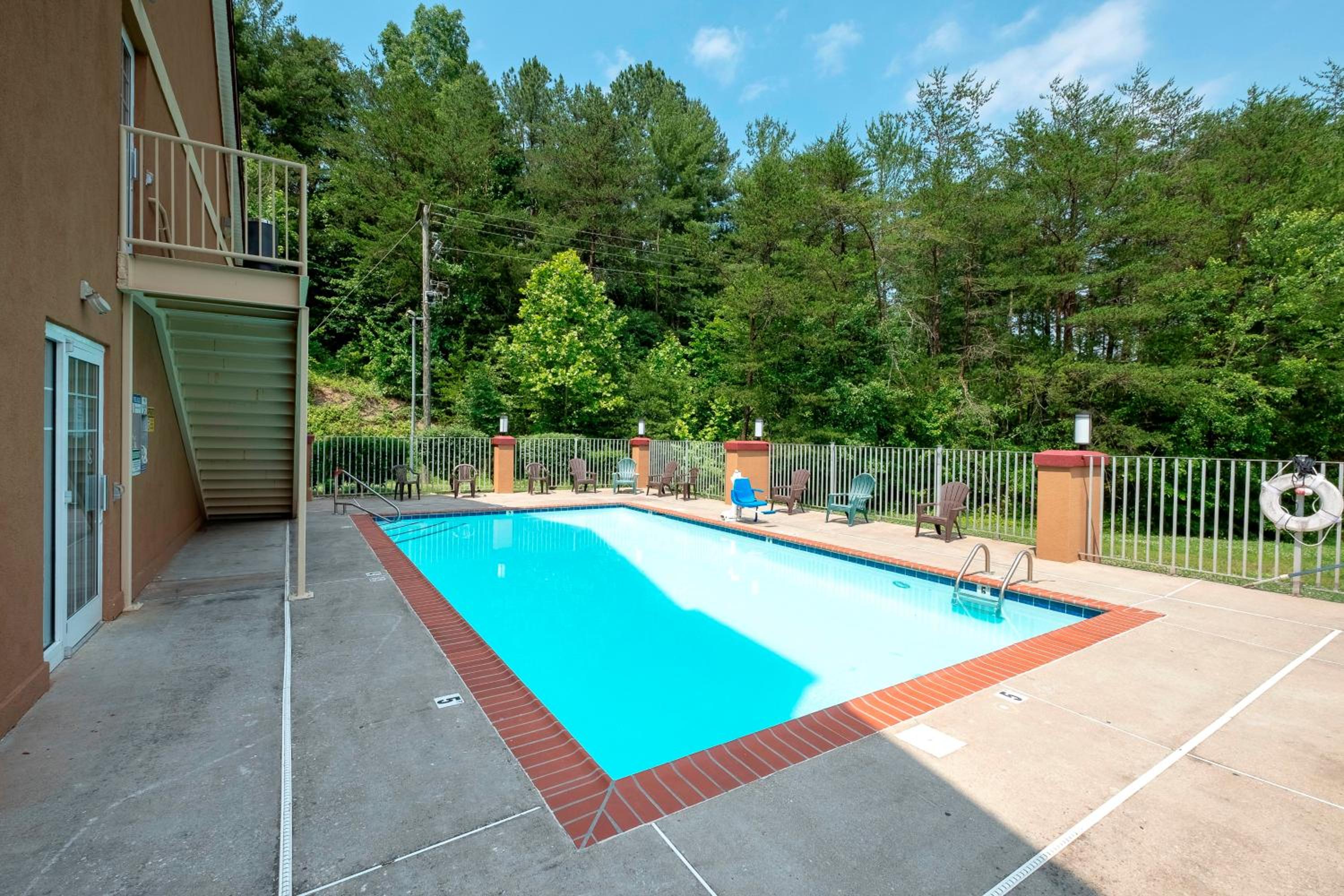 Corbin Vacations - Red Roof Inn Suites Corbin - Property Image 21