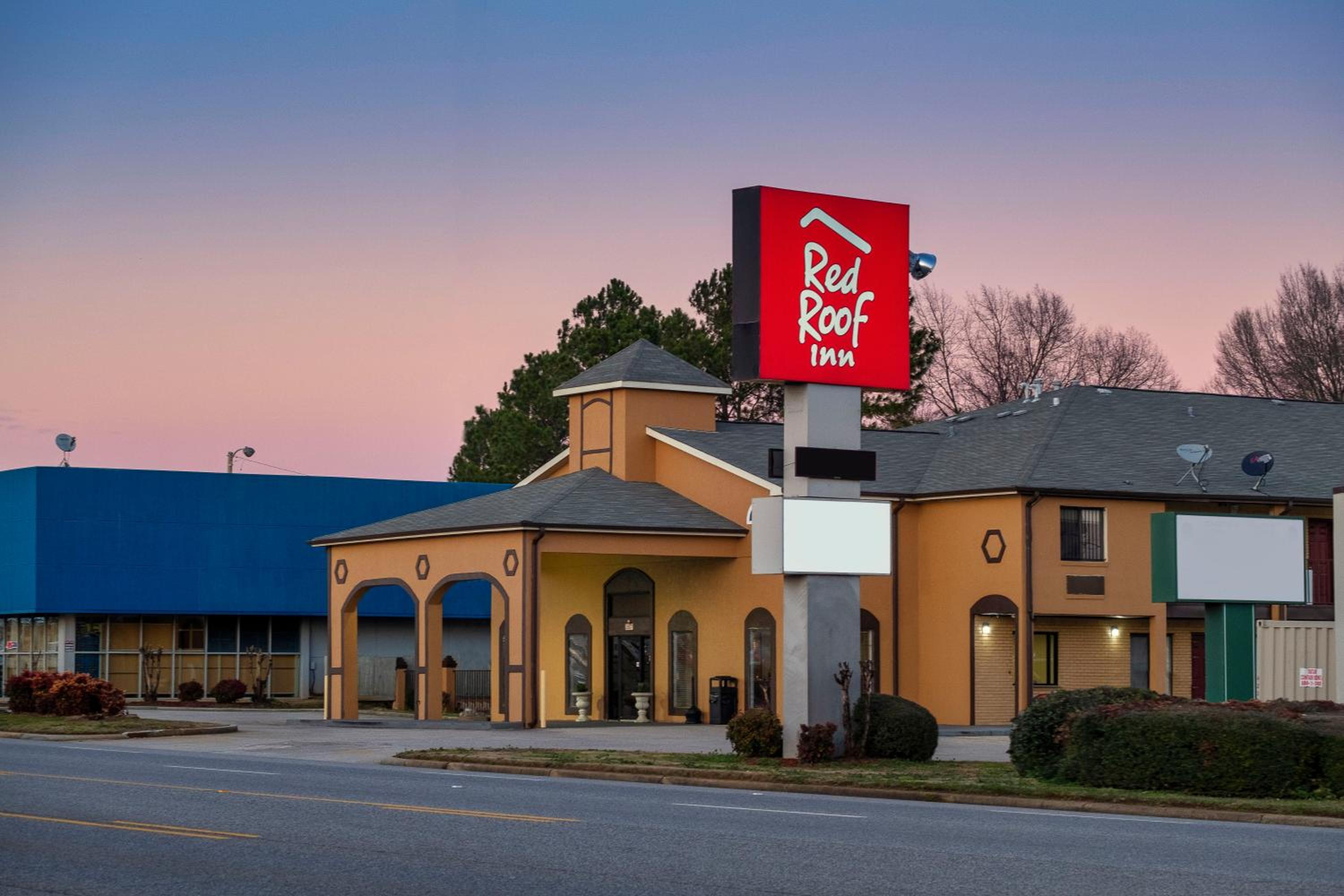 Red Roof Inn Muscle Shoals view 2