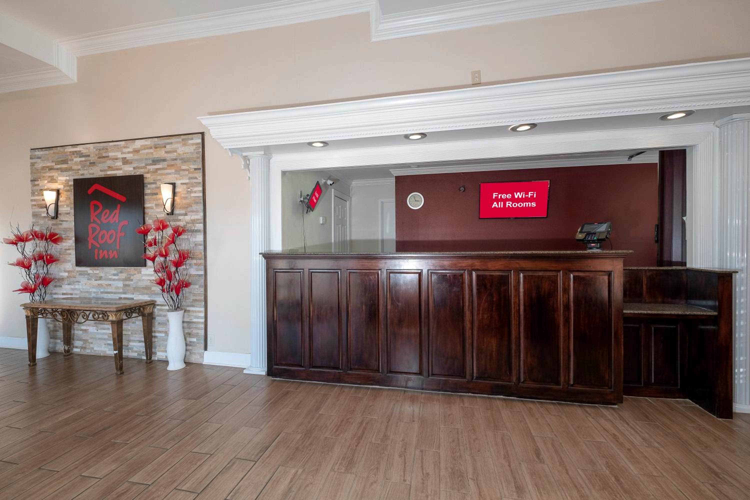 Red Roof Inn Muscle Shoals view 4