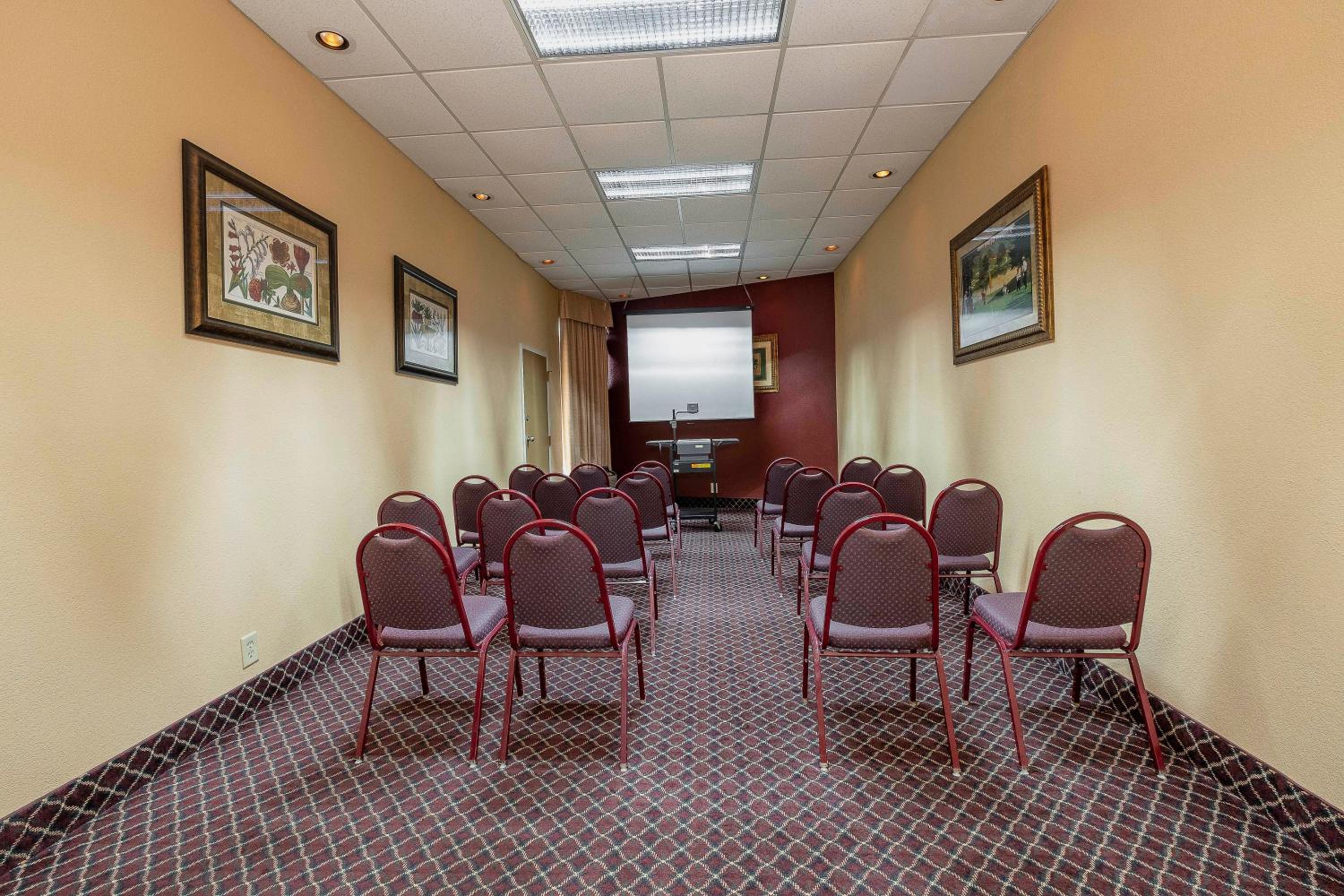Macon Vacations - Red Roof Inn Suites Macon - Property Image 37