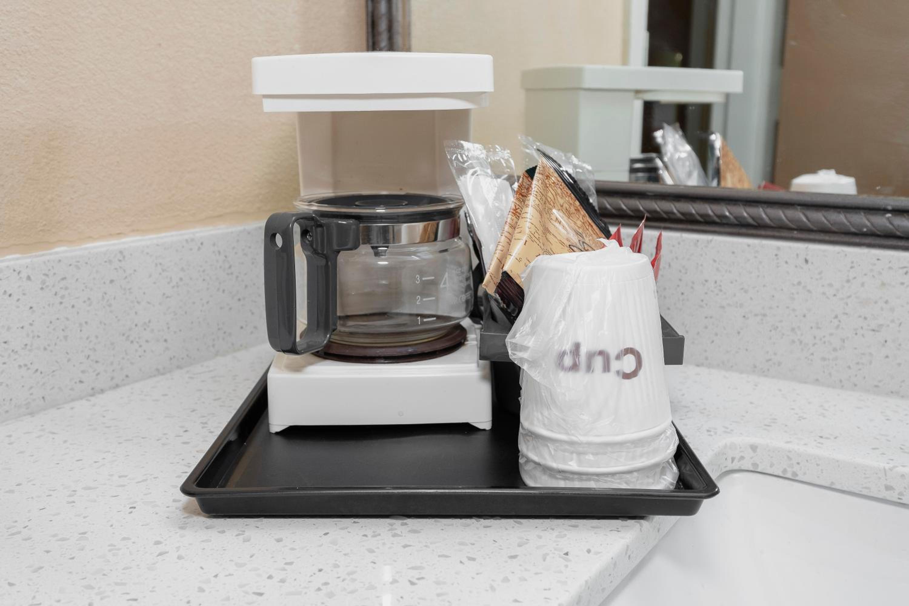 Macon Vacations - Red Roof Inn Suites Macon - Property Image 16