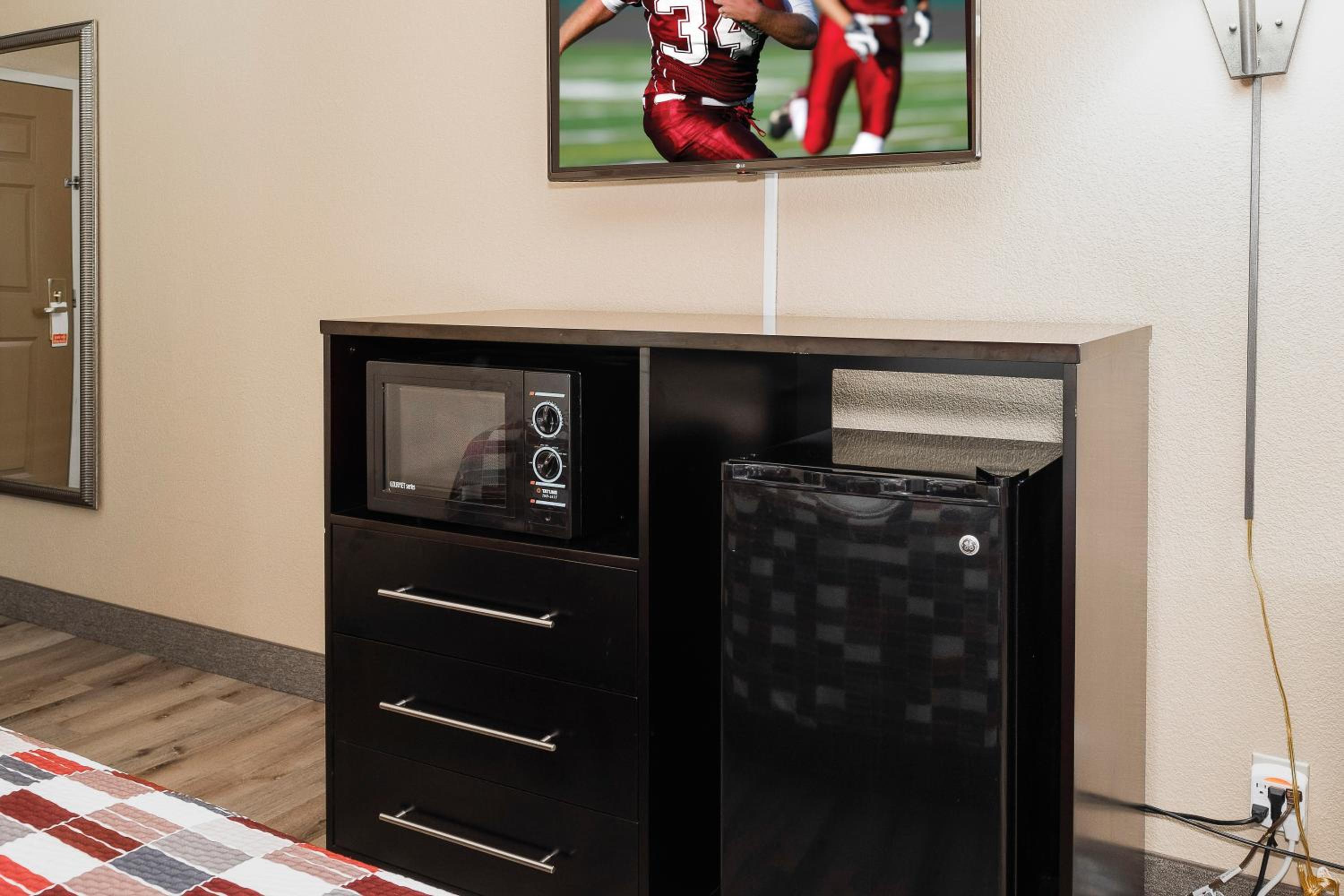 Macon Vacations - Red Roof Inn Suites Macon - Property Image 17