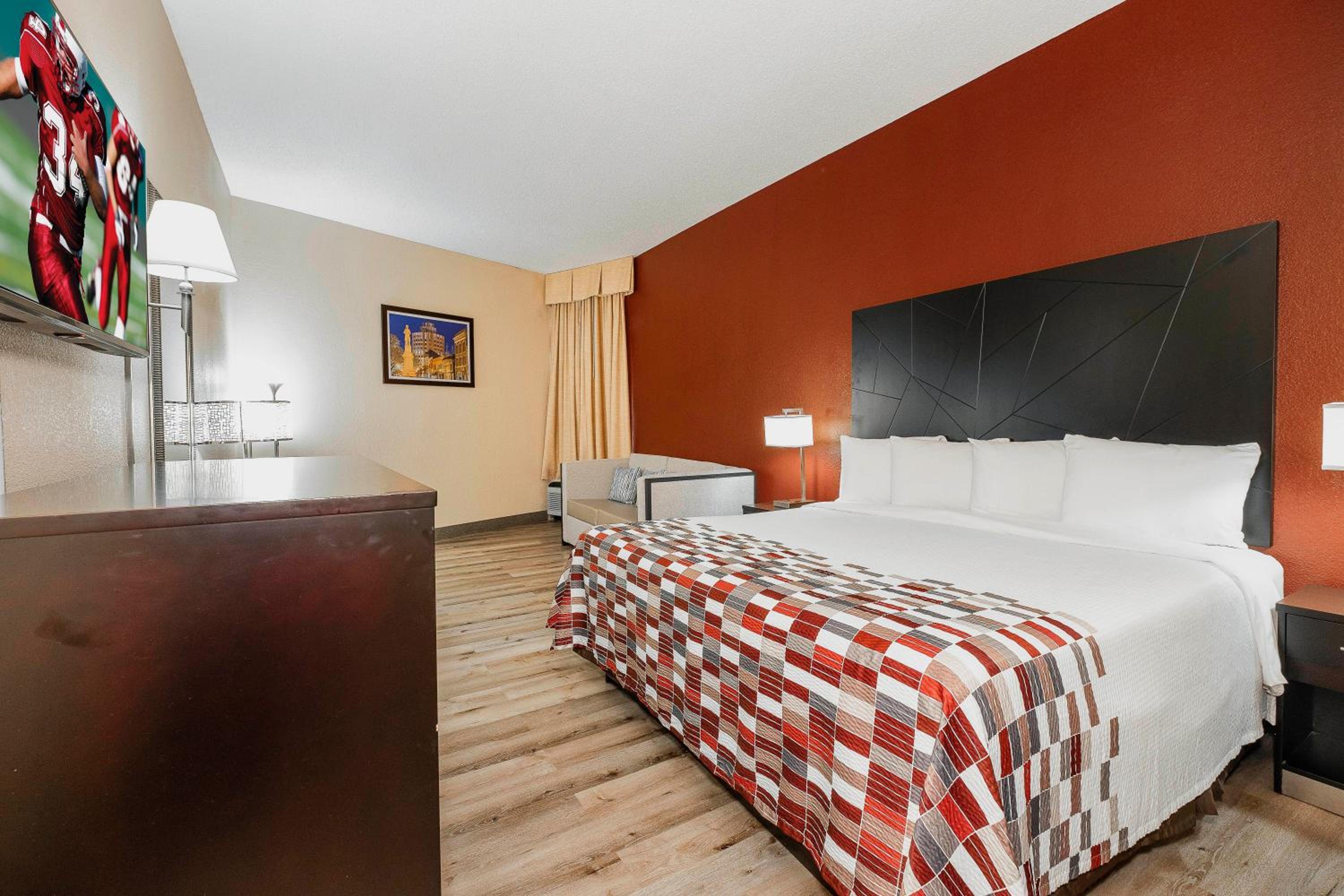 Macon Vacations - Red Roof Inn Suites Macon - Property Image 12