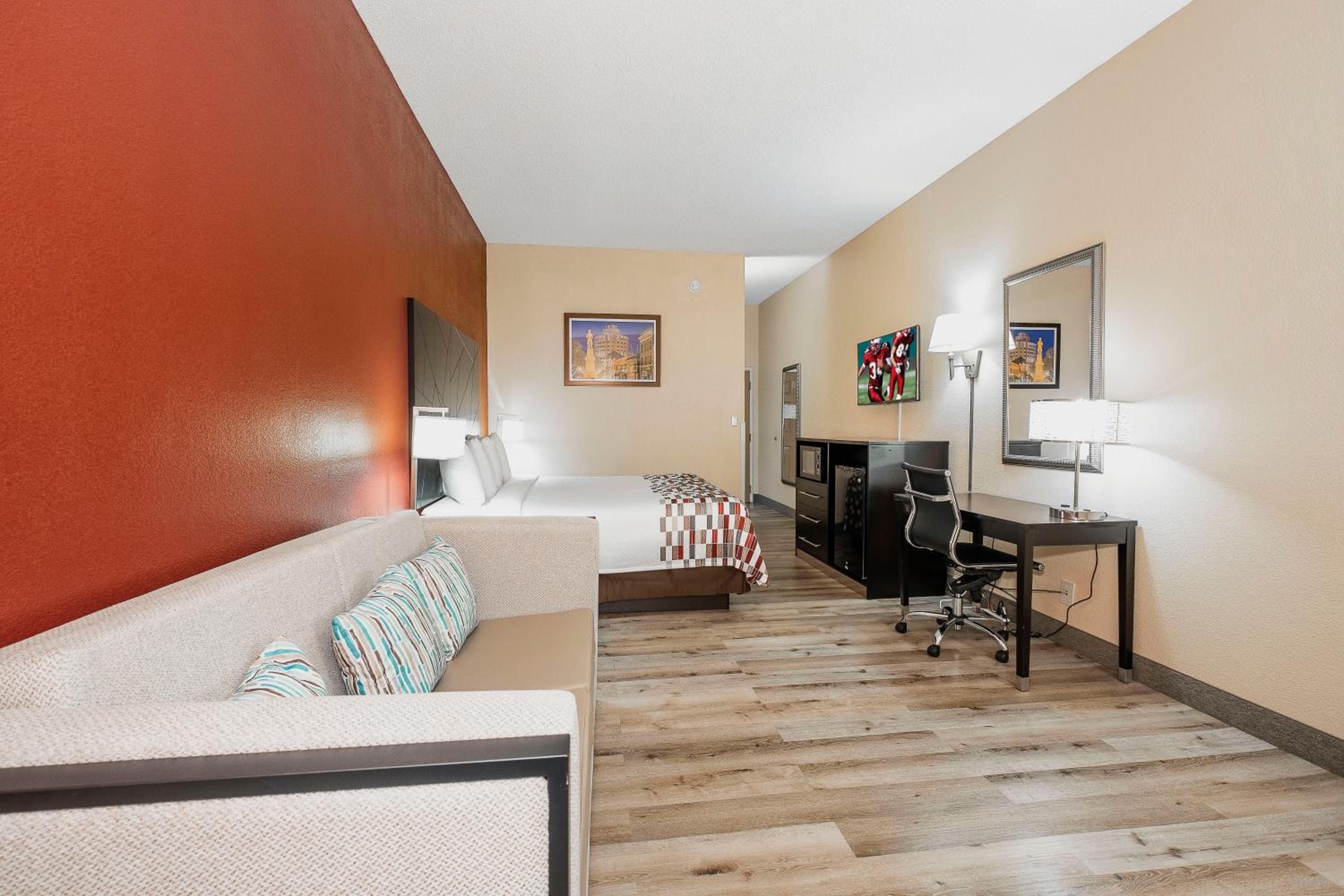 Macon Vacations - Red Roof Inn Suites Macon - Property Image 2