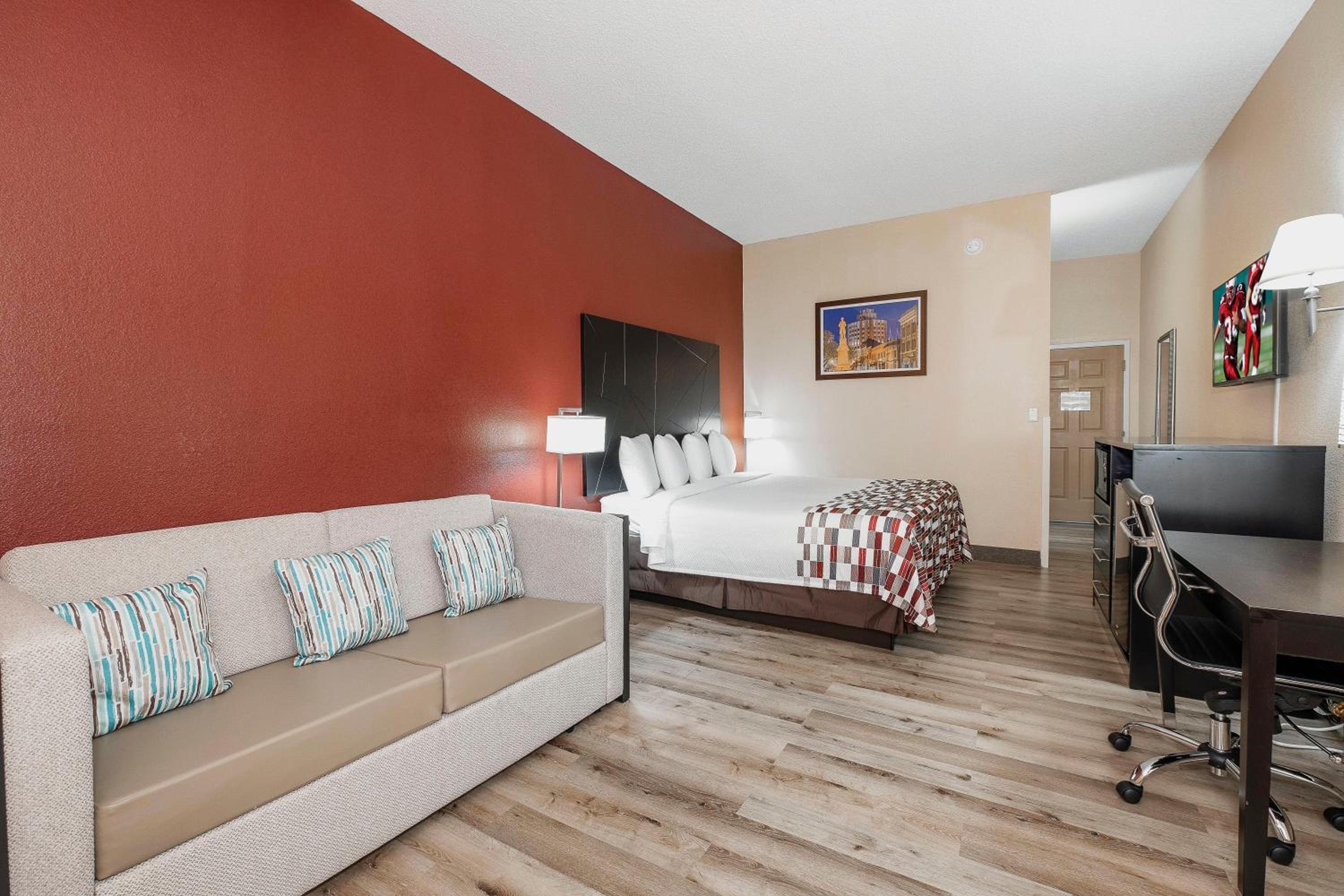 Macon Vacations - Red Roof Inn Suites Macon - Property Image 3