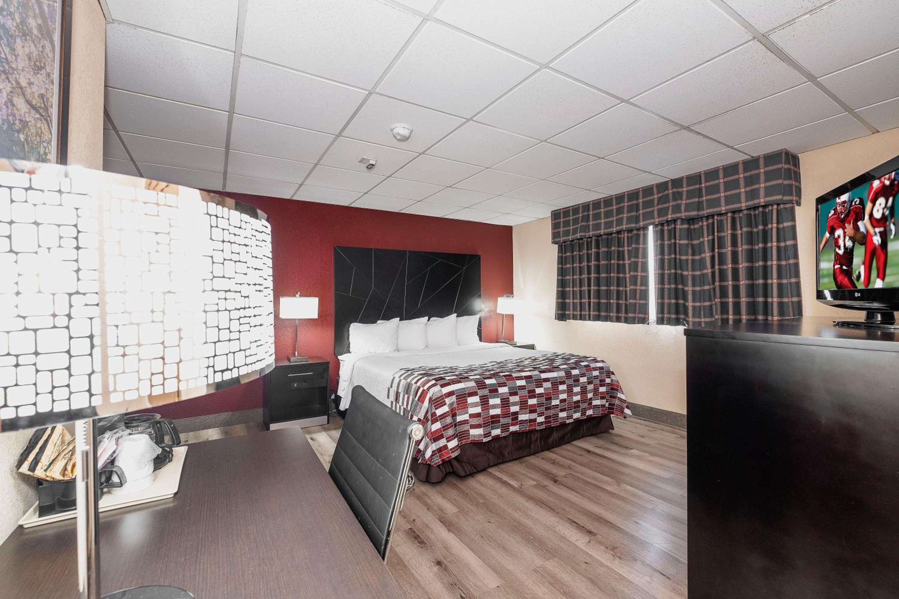 Macon Vacations - Red Roof Inn Suites Macon - Property Image 11