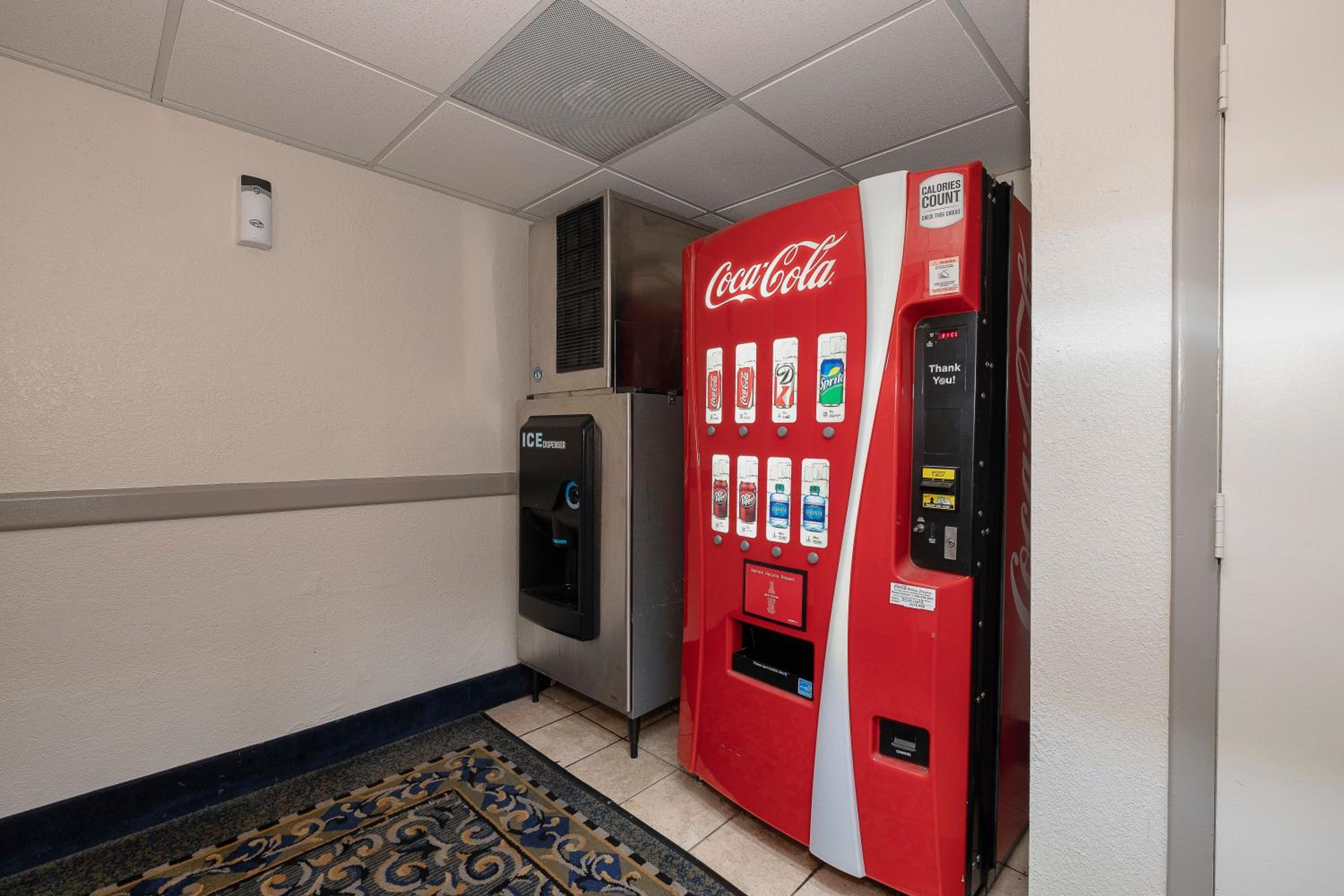 Macon Vacations - Red Roof Inn Suites Macon - Property Image 41
