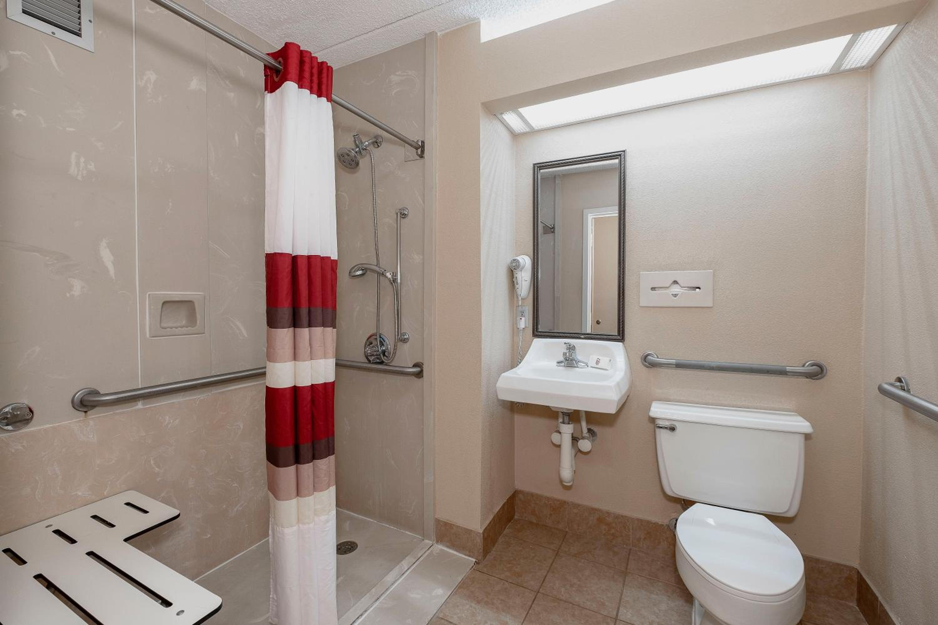 Macon Vacations - Red Roof Inn Suites Macon - Property Image 38