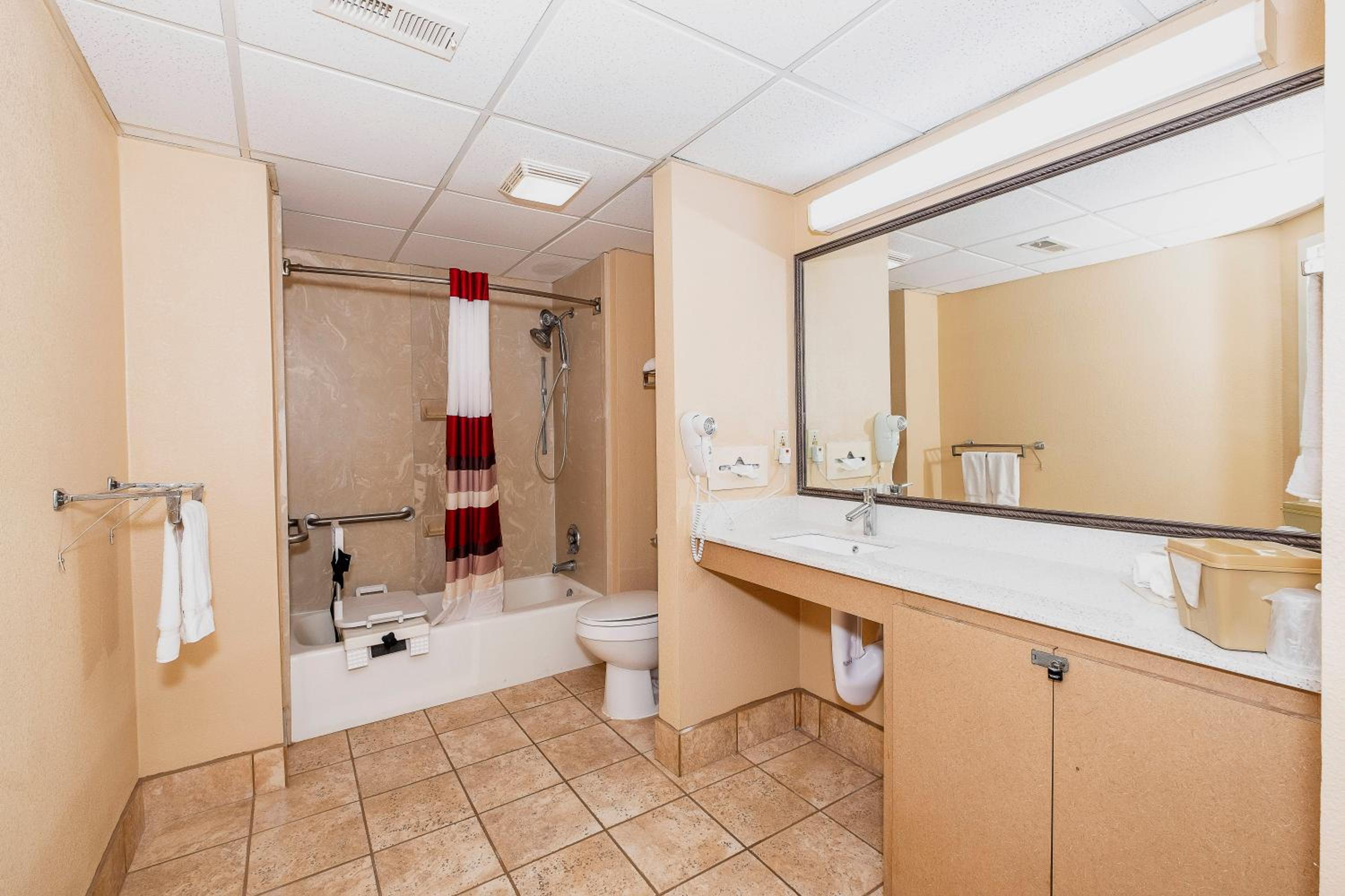 Macon Vacations - Red Roof Inn Suites Macon - Property Image 21