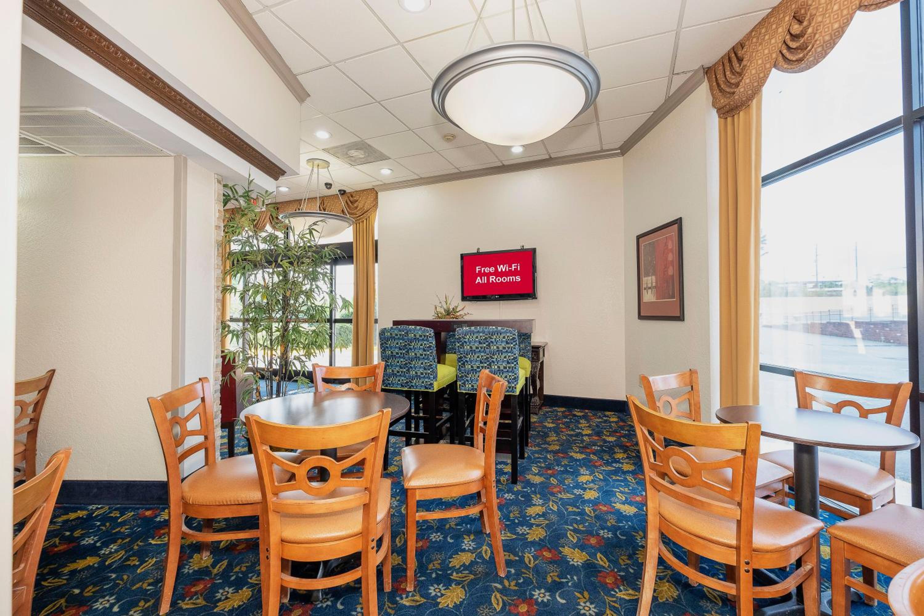 Macon Vacations - Red Roof Inn Suites Macon - Property Image 32