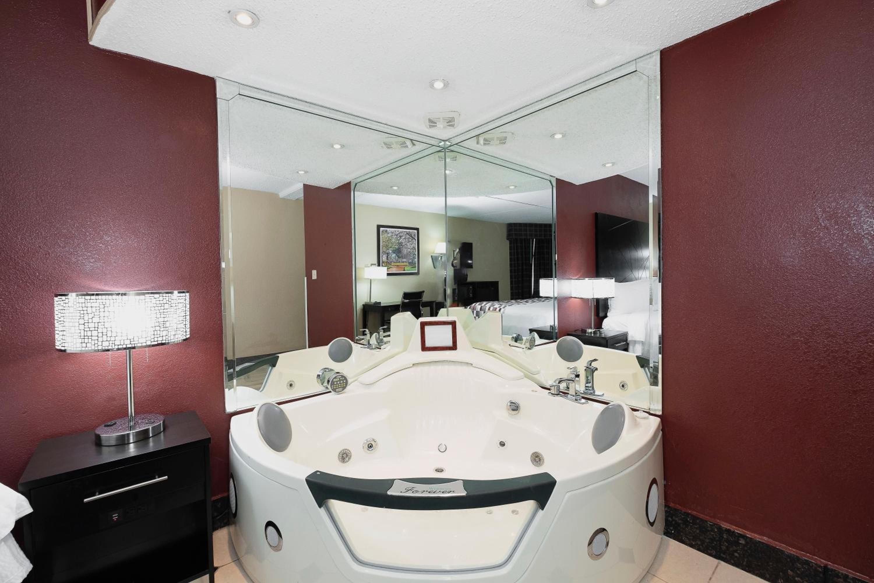 Macon Vacations - Red Roof Inn Suites Macon - Property Image 7