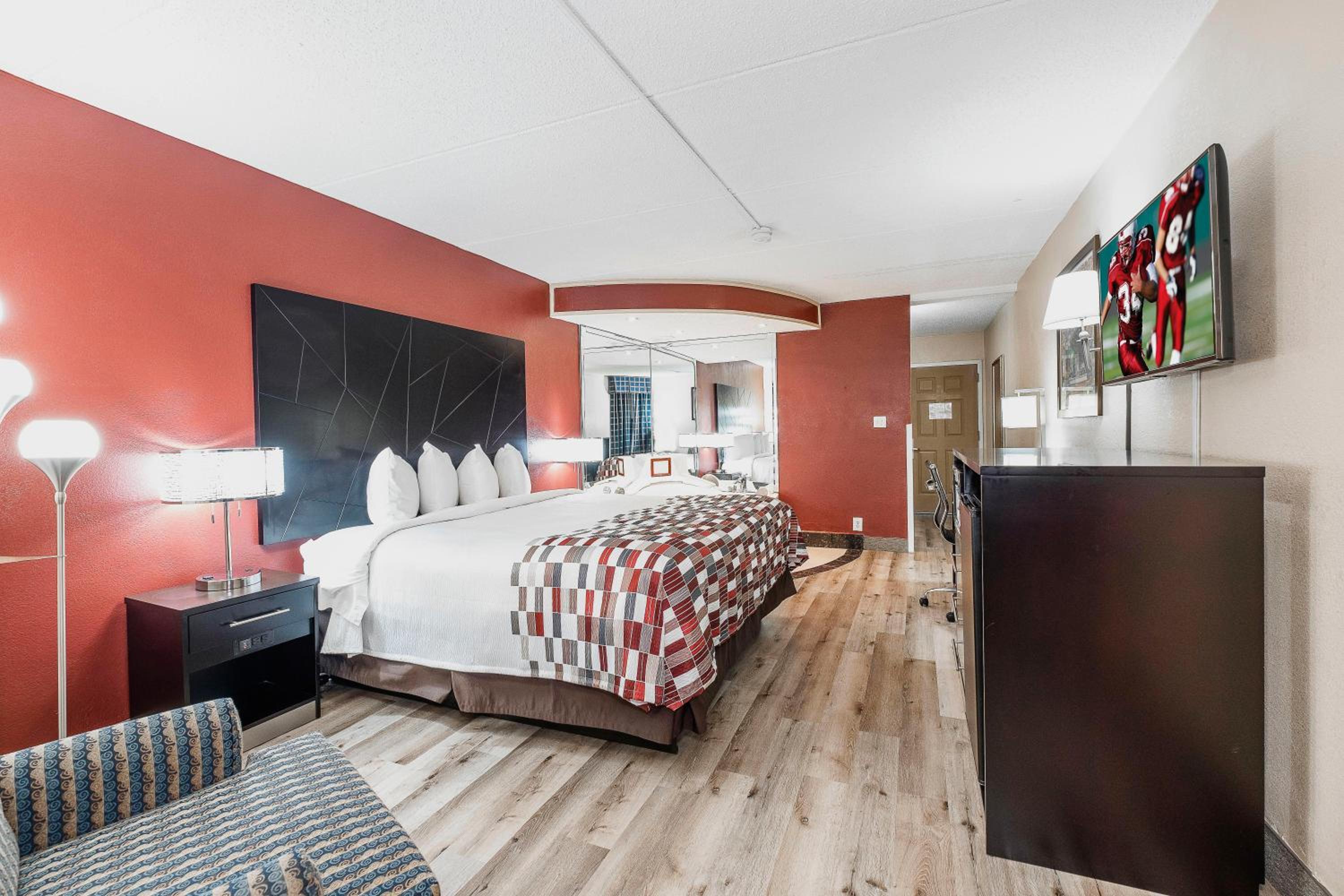 Macon Vacations - Red Roof Inn Suites Macon - Property Image 4