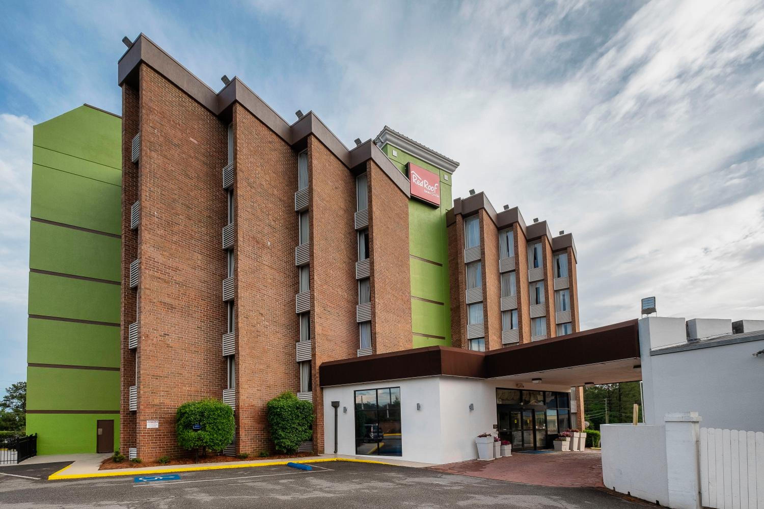Macon Vacations - Red Roof Inn Suites Macon - Property Image 31