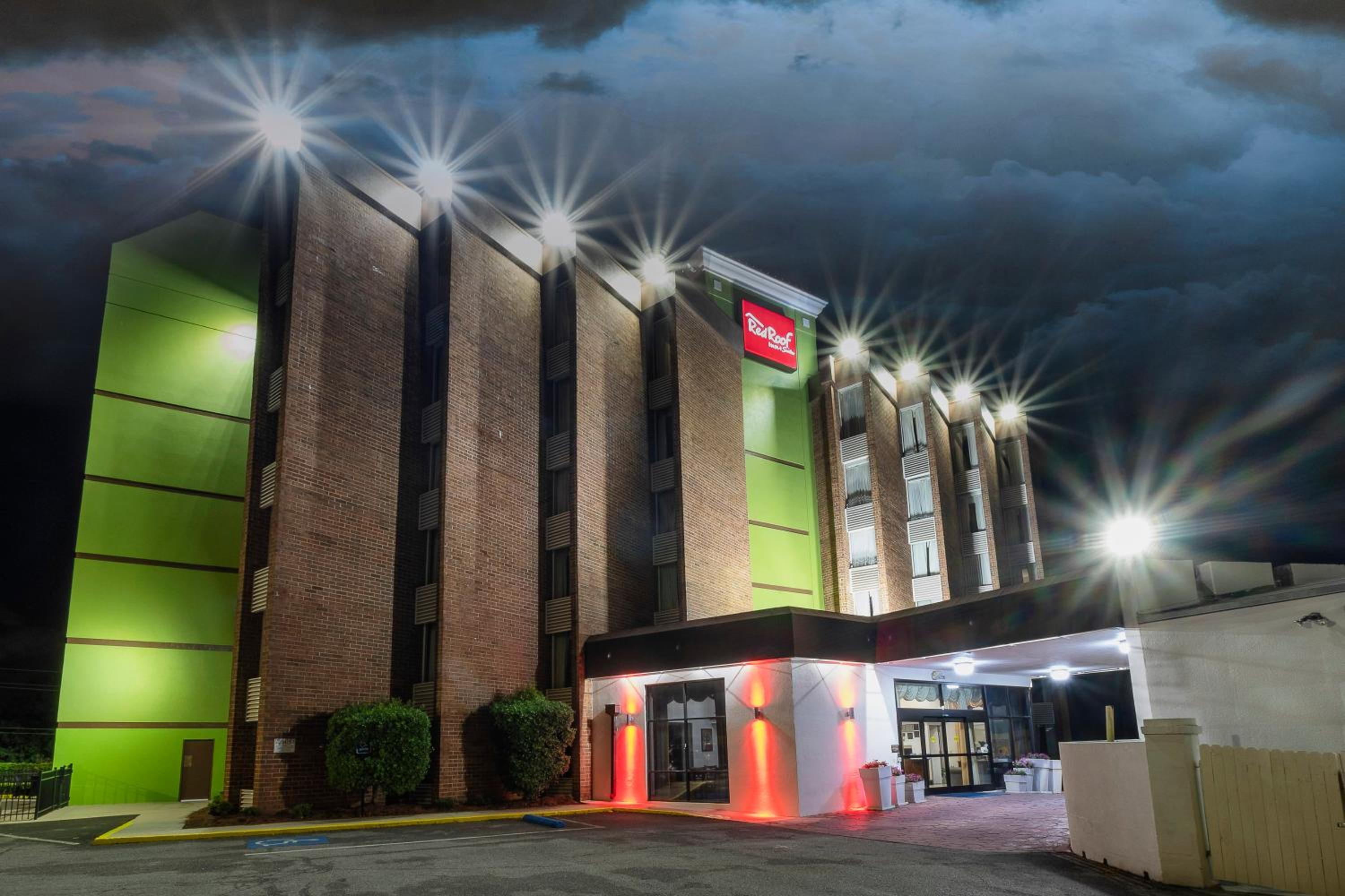 Macon Vacations - Red Roof Inn Suites Macon - Property Image 23