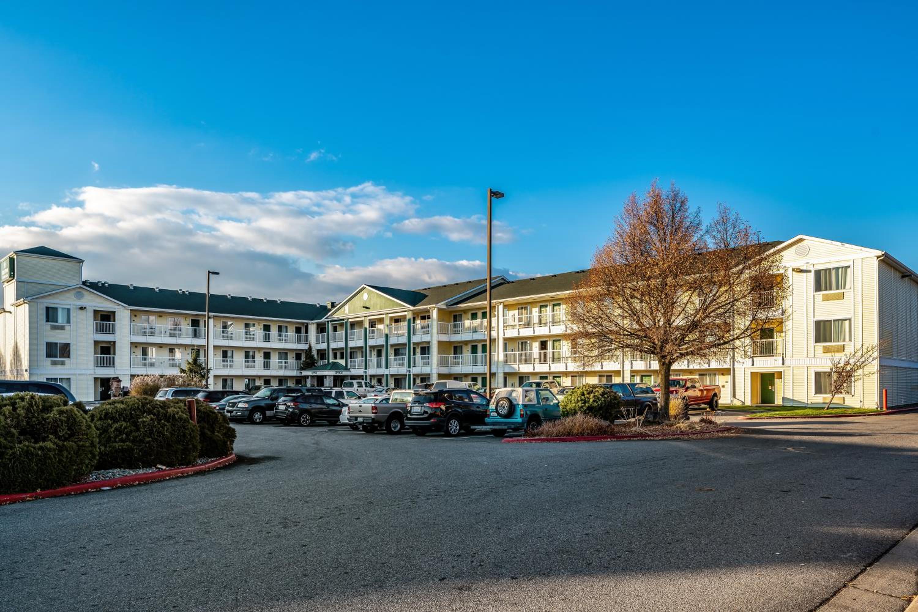 HomeTowne Studios by Red Roof Spokane - Valley view 2