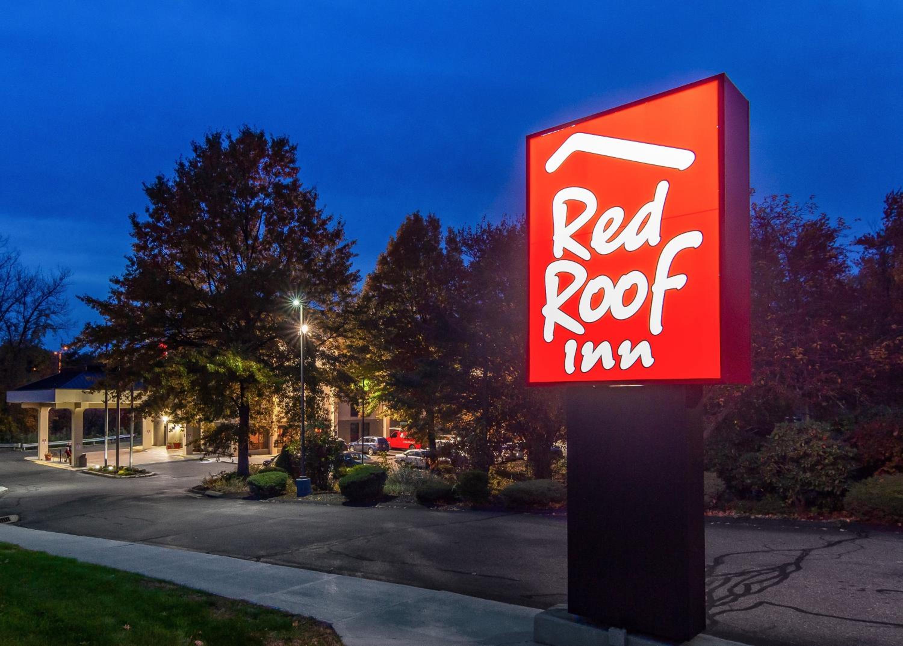 Red Roof Inn Meriden - CT view 4