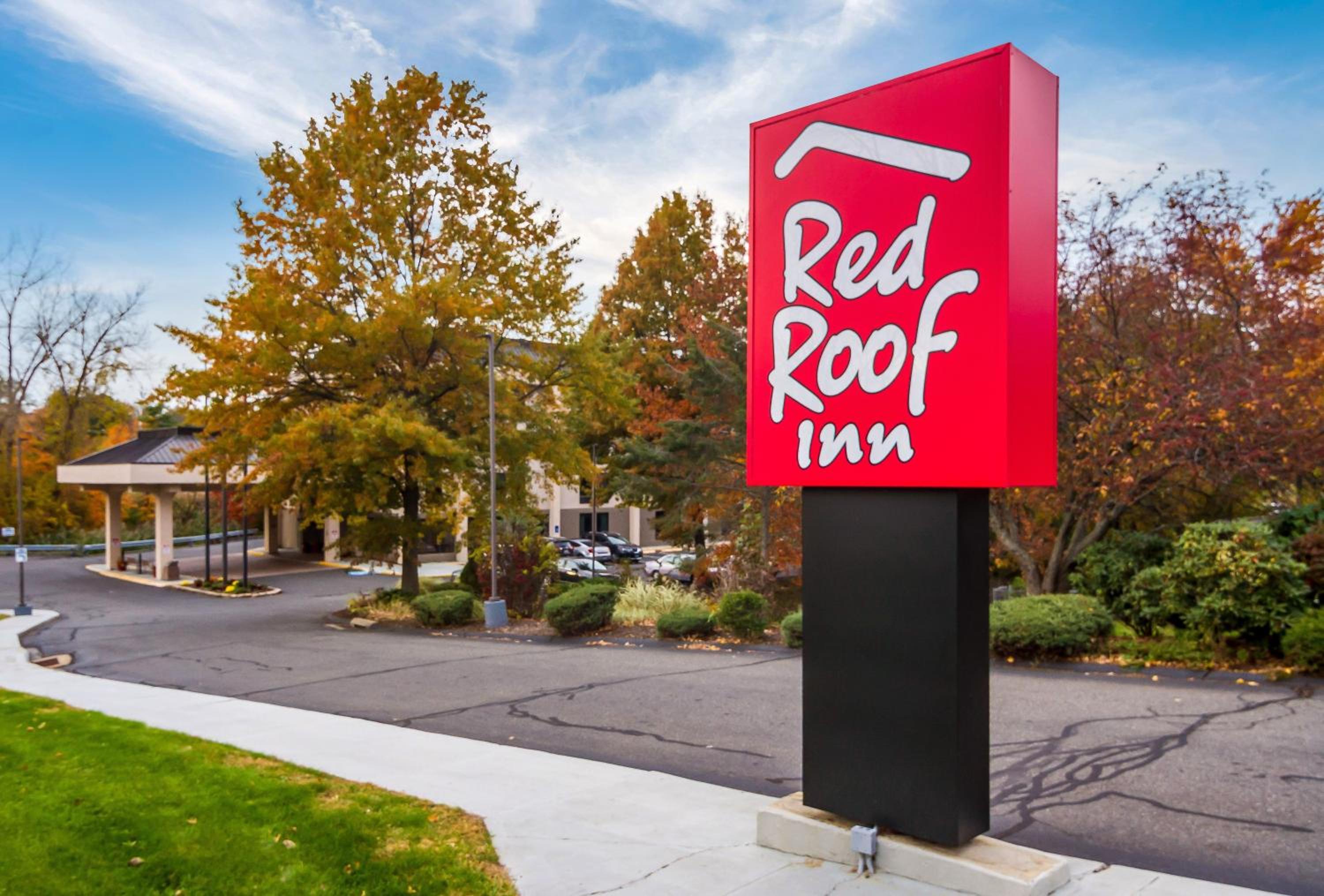 Red Roof Inn Meriden - CT view 2