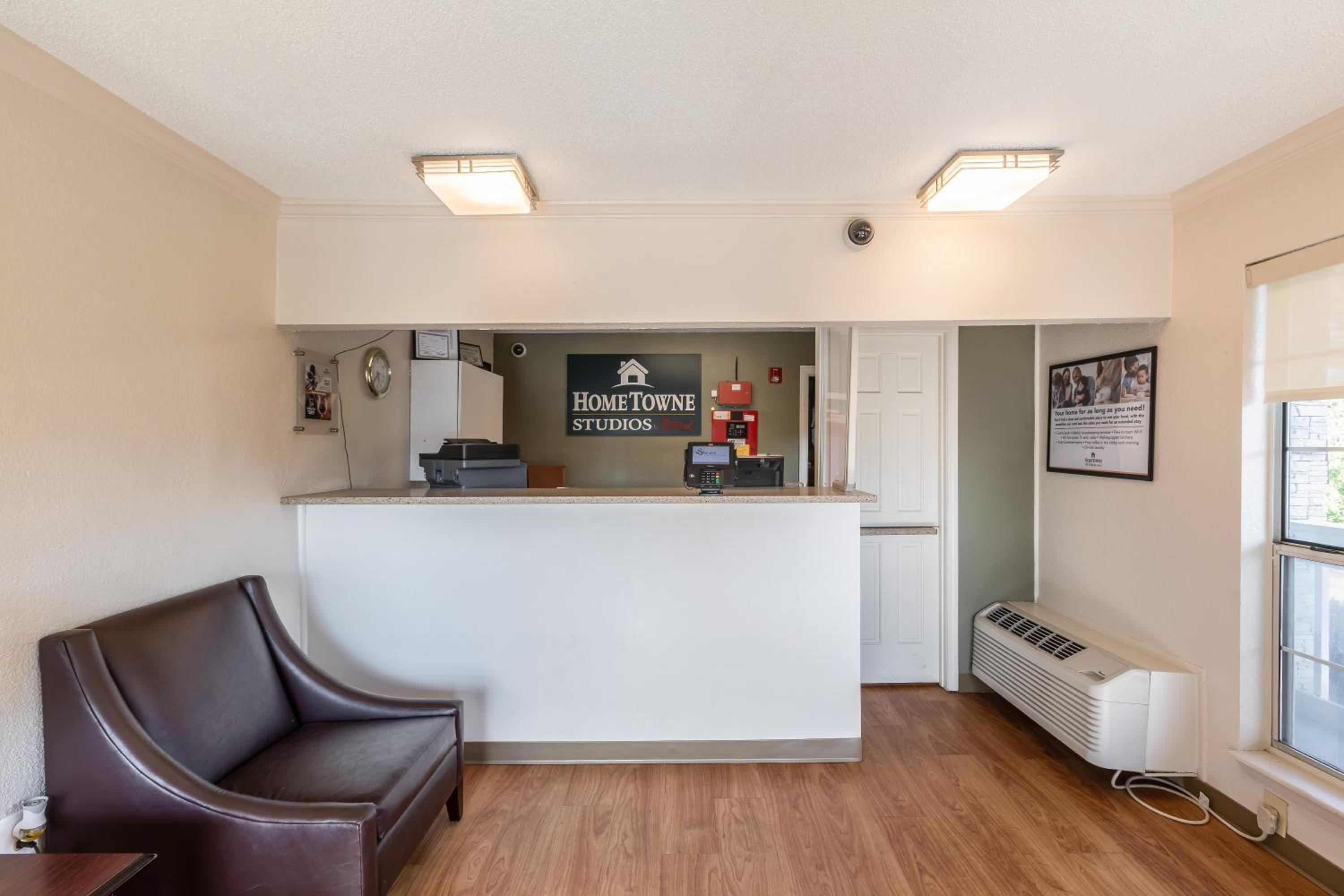 HomeTowne Studios by Red Roof Atlanta - Norcross South, Bilde 12