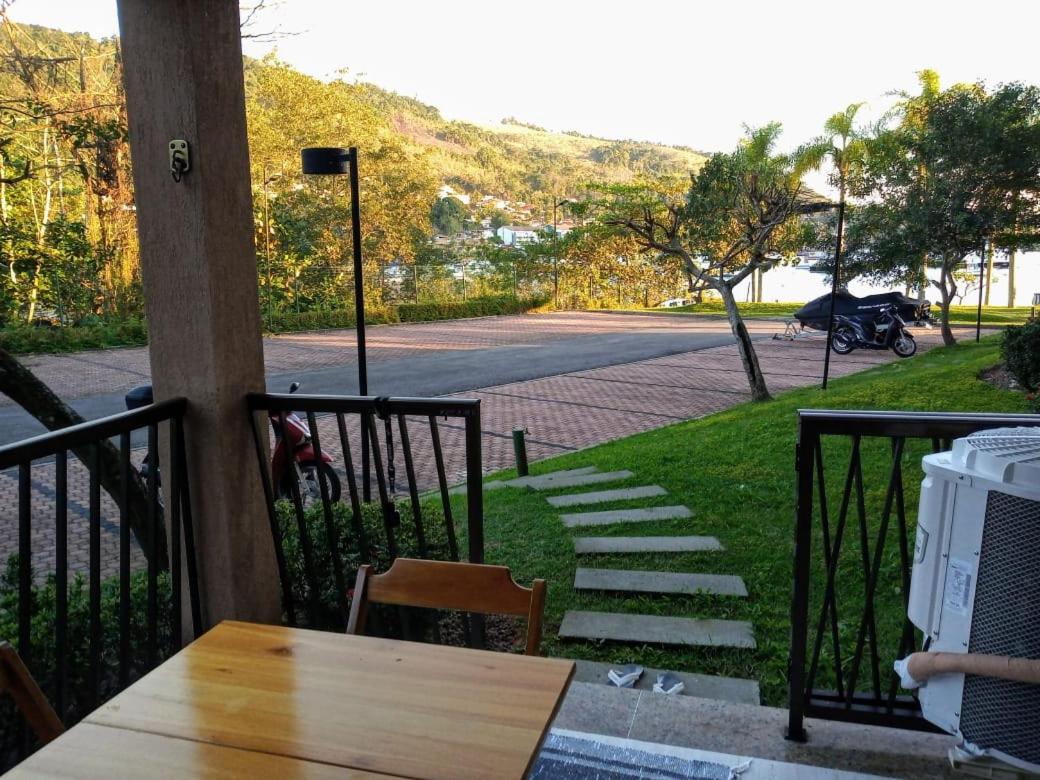 Angra dos Reis - Apartamentos com Vista para o mar OU para piscina Condomínio Porto Bali