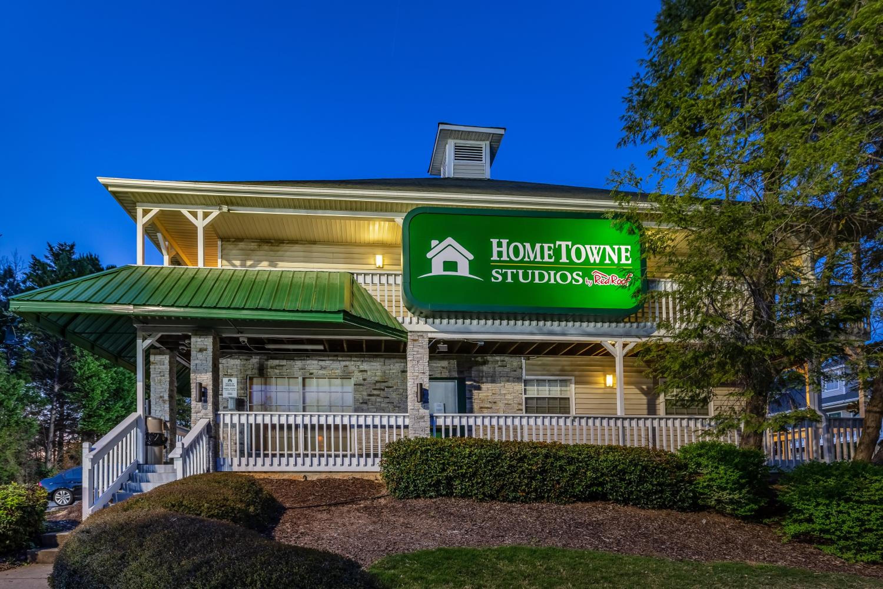 HomeTowne Studios by Red Roof Atlanta - Norcross South, Bilde 3