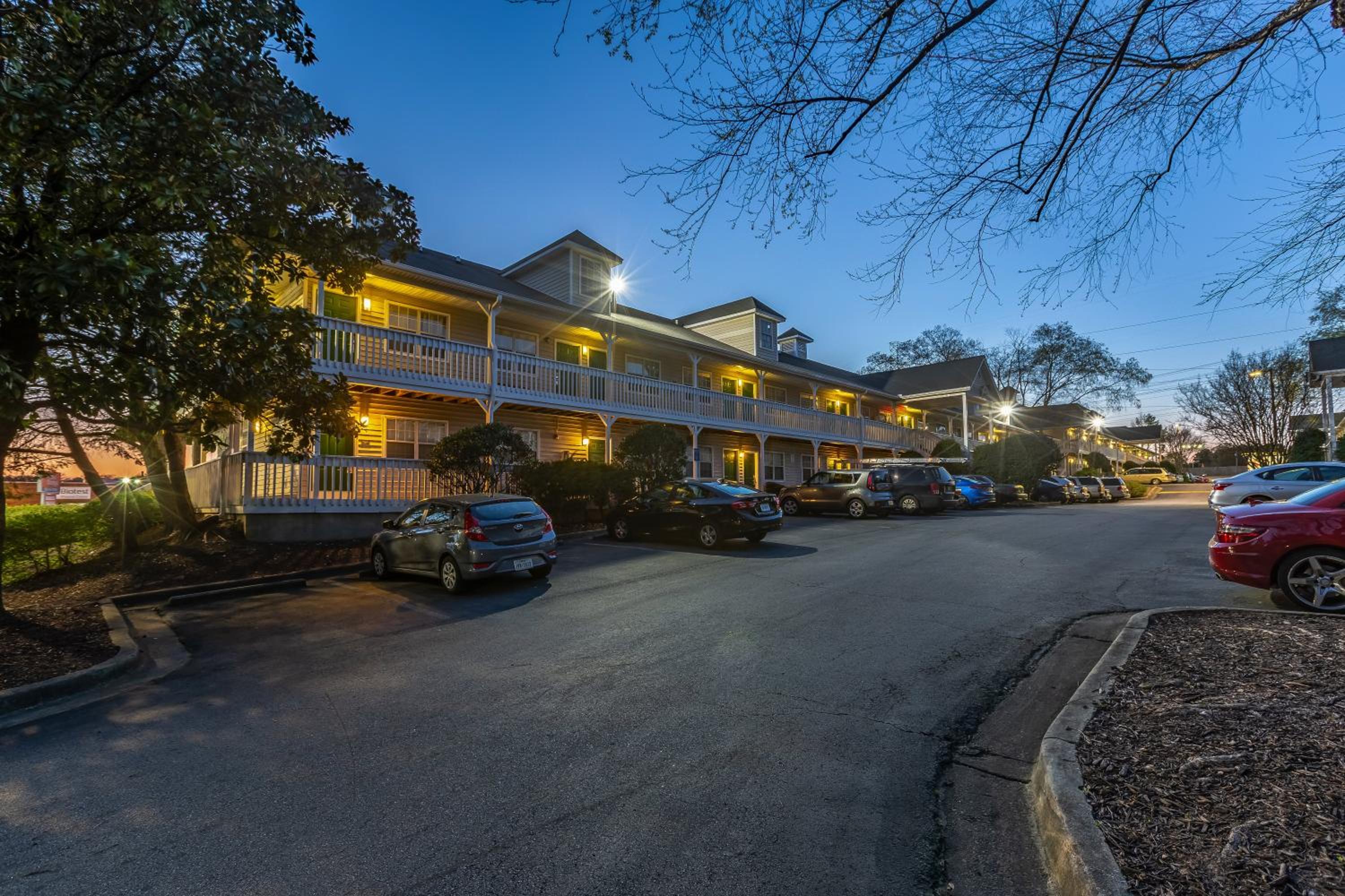 HomeTowne Studios by Red Roof Atlanta - Norcross South, Bilde 21