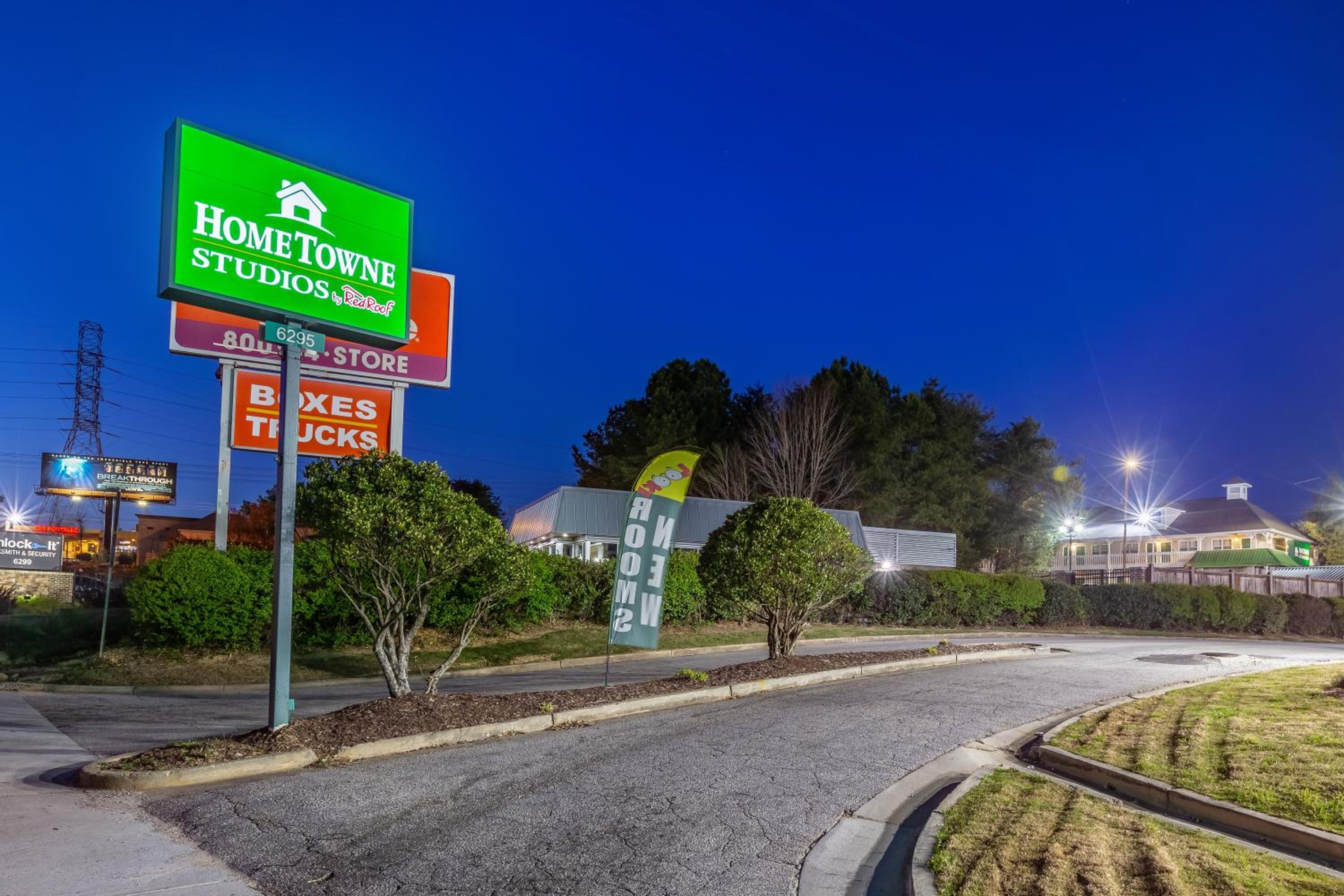 HomeTowne Studios by Red Roof Atlanta - Norcross South, Bilde 19