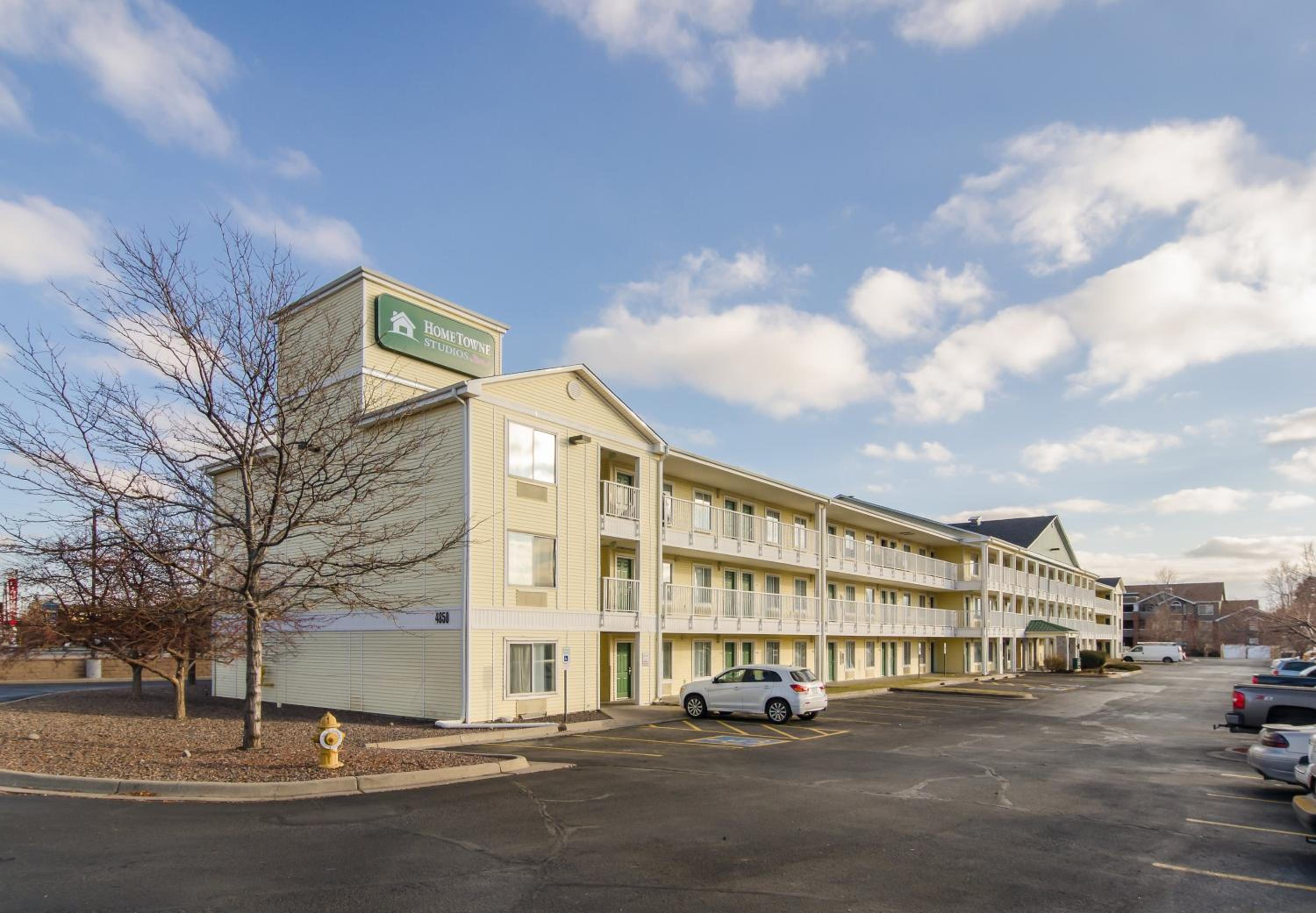 Lake Charles Vacations - HomeTowne Studios by Red Roof Lake Charles - Sulphur - Property Image 4