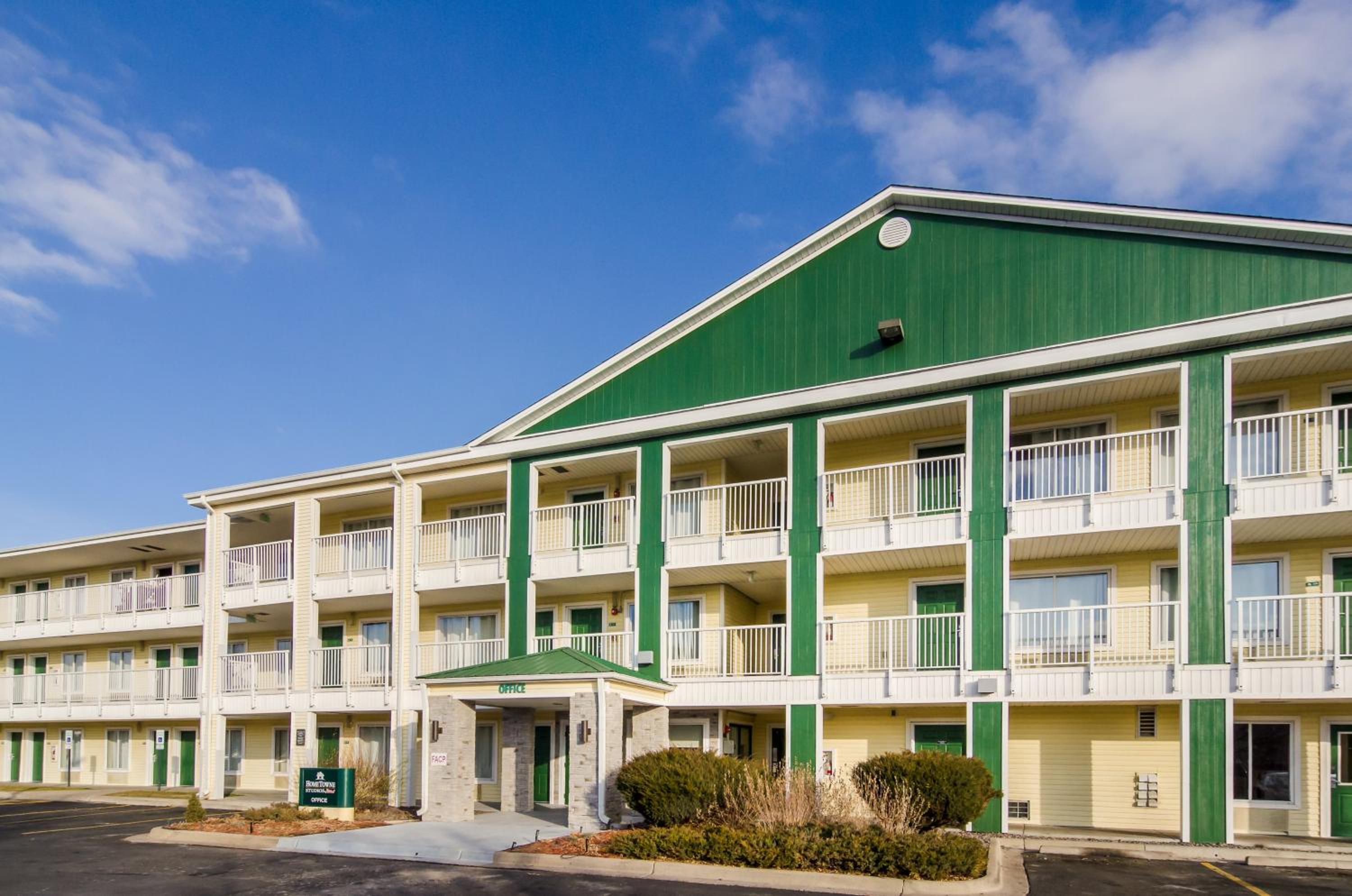 Lake Charles Vacations - HomeTowne Studios by Red Roof Lake Charles - Sulphur - Property Image 2