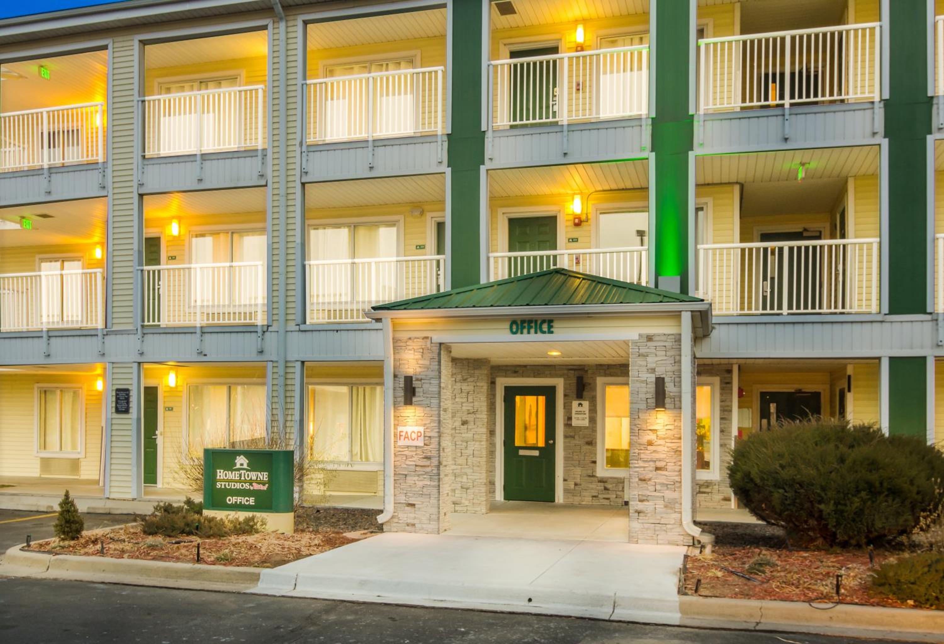 Lake Charles Vacations - HomeTowne Studios by Red Roof Lake Charles - Sulphur - Property Image 5