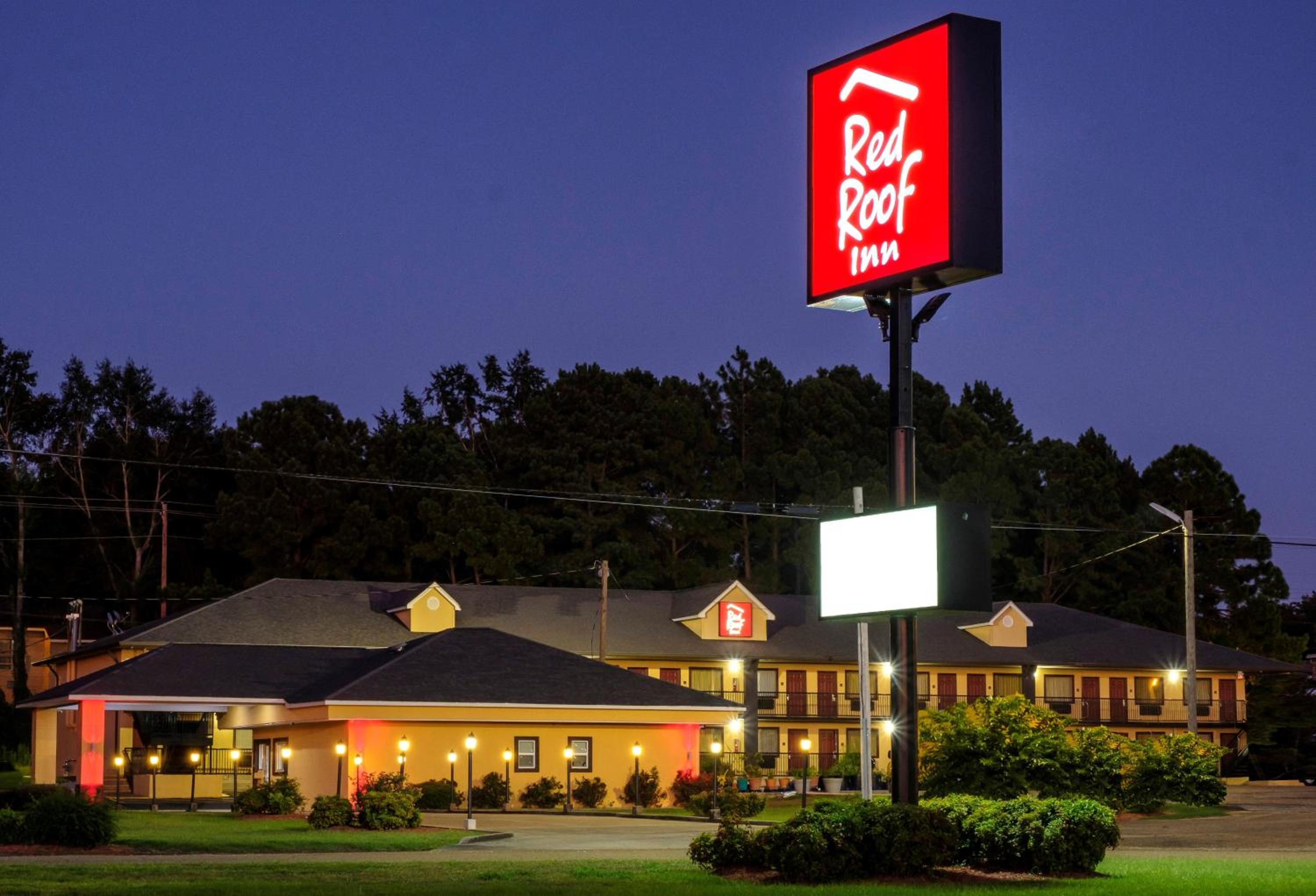 Red Roof Inn Columbus, MS view 4