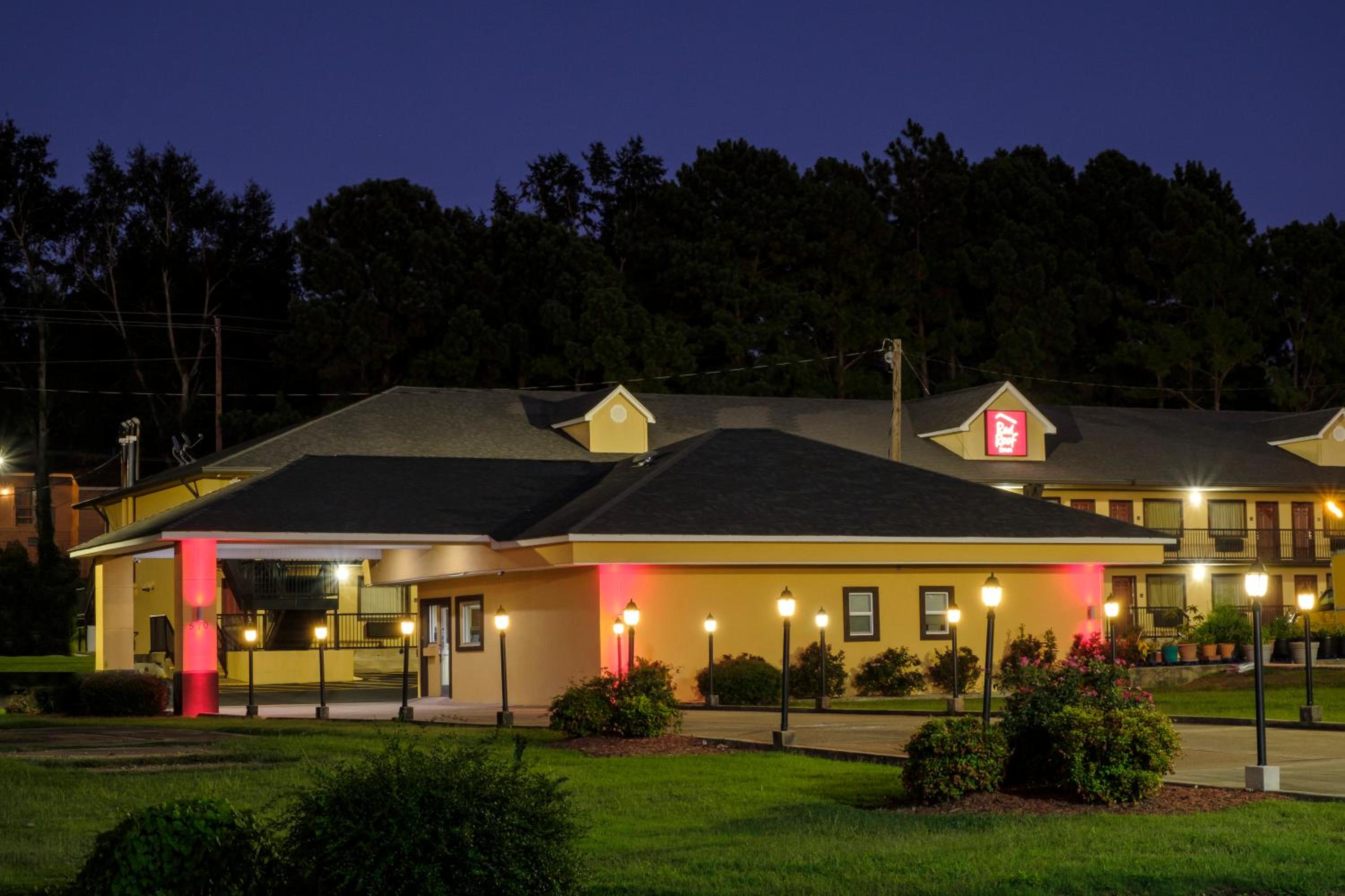 Red Roof Inn Columbus, MS view 5