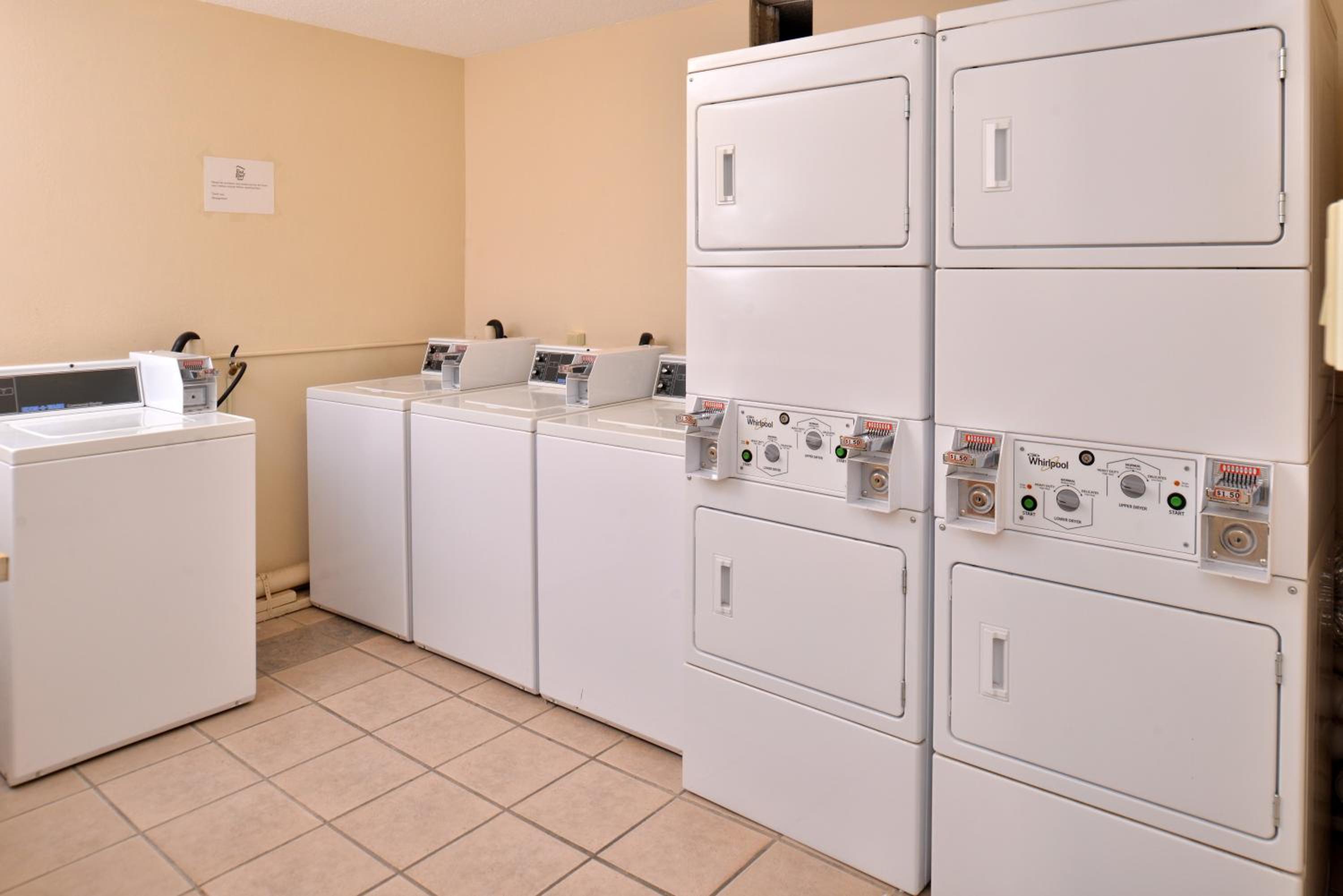 Van Horn Vacations - Red Roof Inn Van Horn - Property Image 3