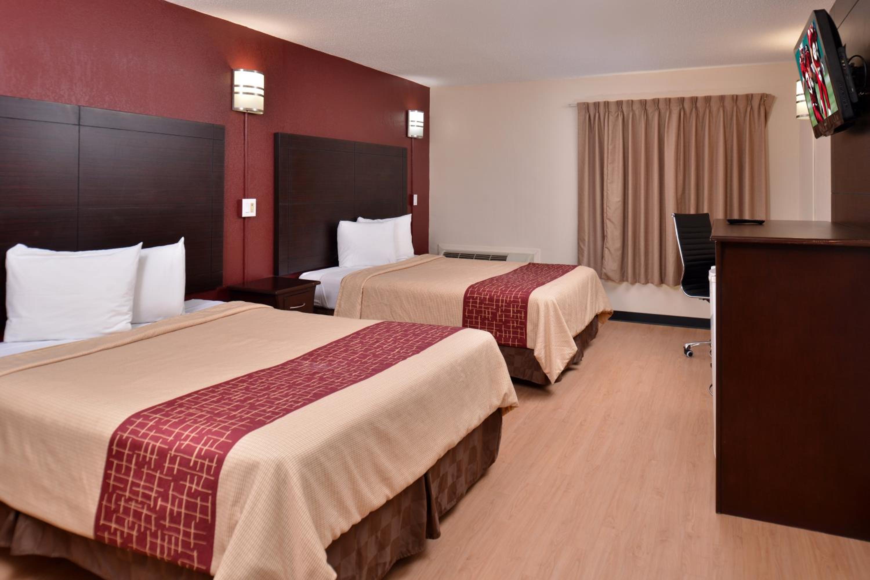 Van Horn Vacations - Red Roof Inn Van Horn - Property Image 2