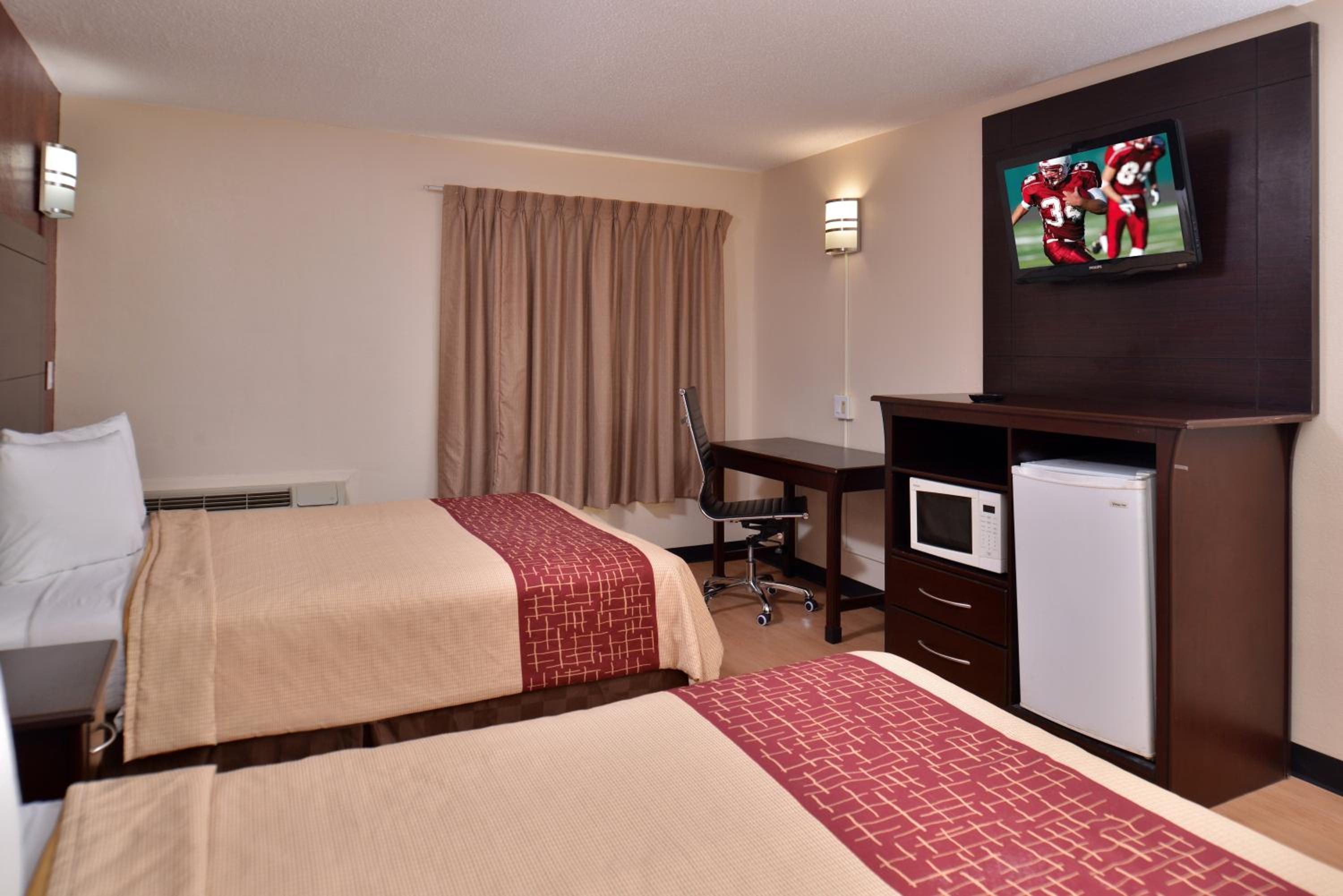 Van Horn Vacations - Red Roof Inn Van Horn - Property Image 3