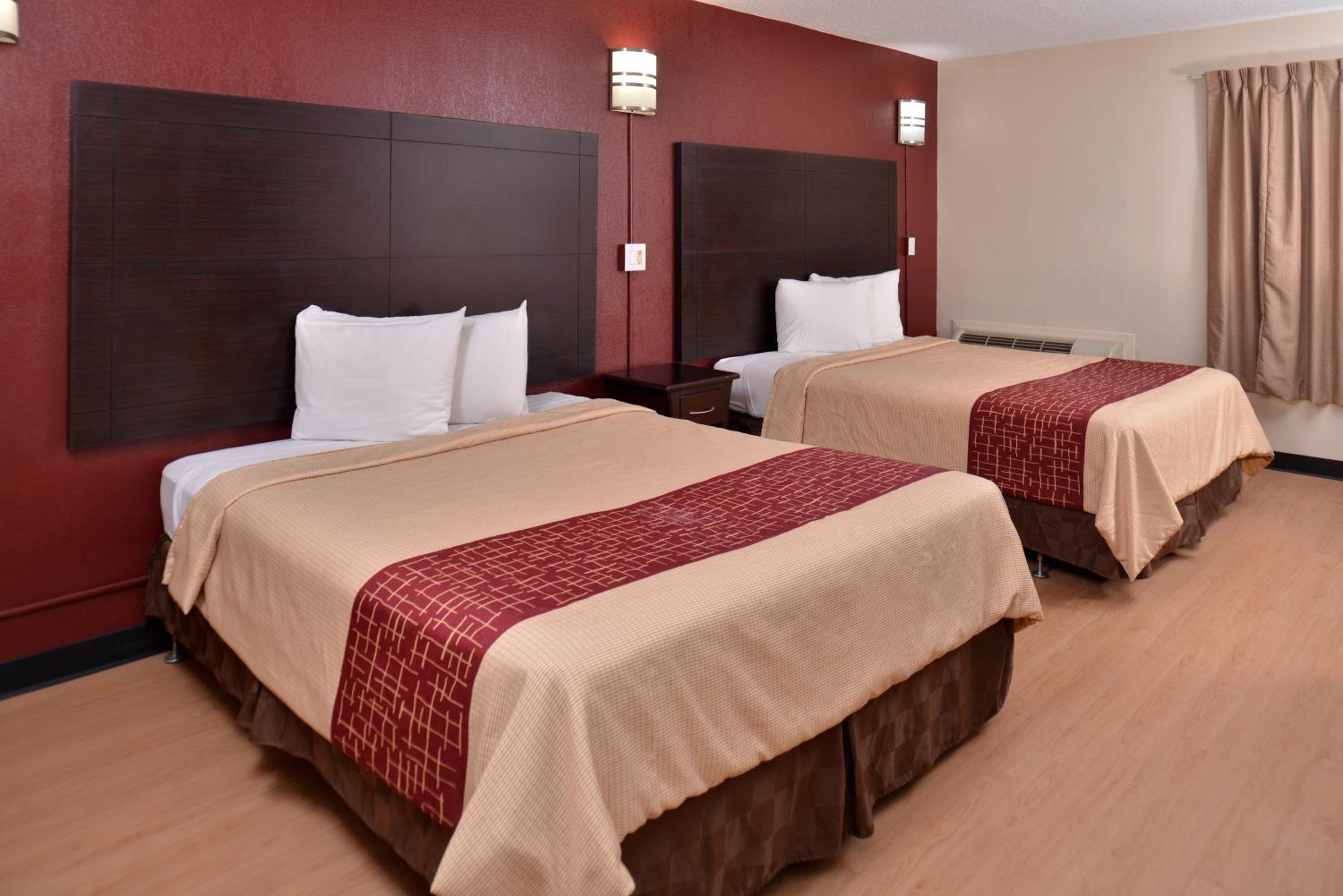 Van Horn Vacations - Red Roof Inn Van Horn - Property Image 2