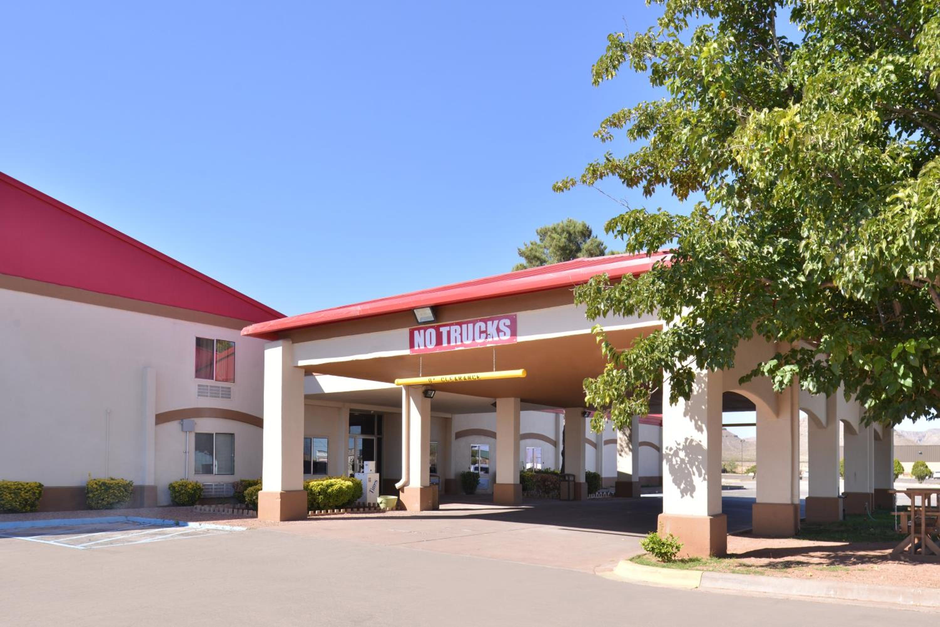 Van Horn Vacations - Red Roof Inn Van Horn - Property Image 10