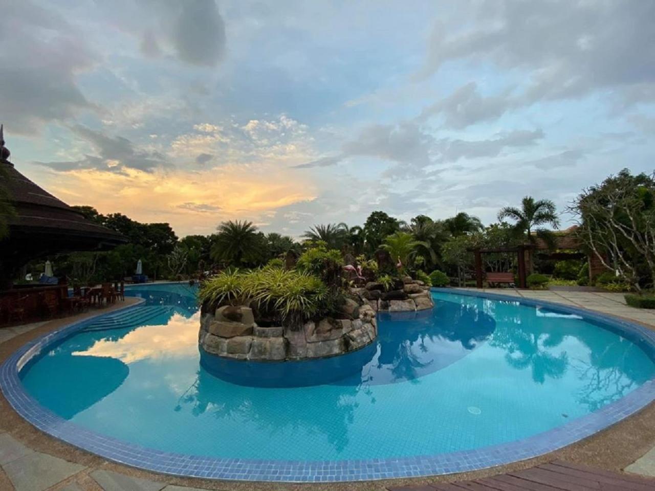 Try Palace Resort Kep