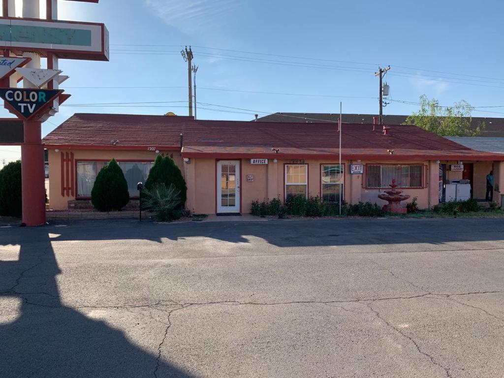 Western Motel view 3