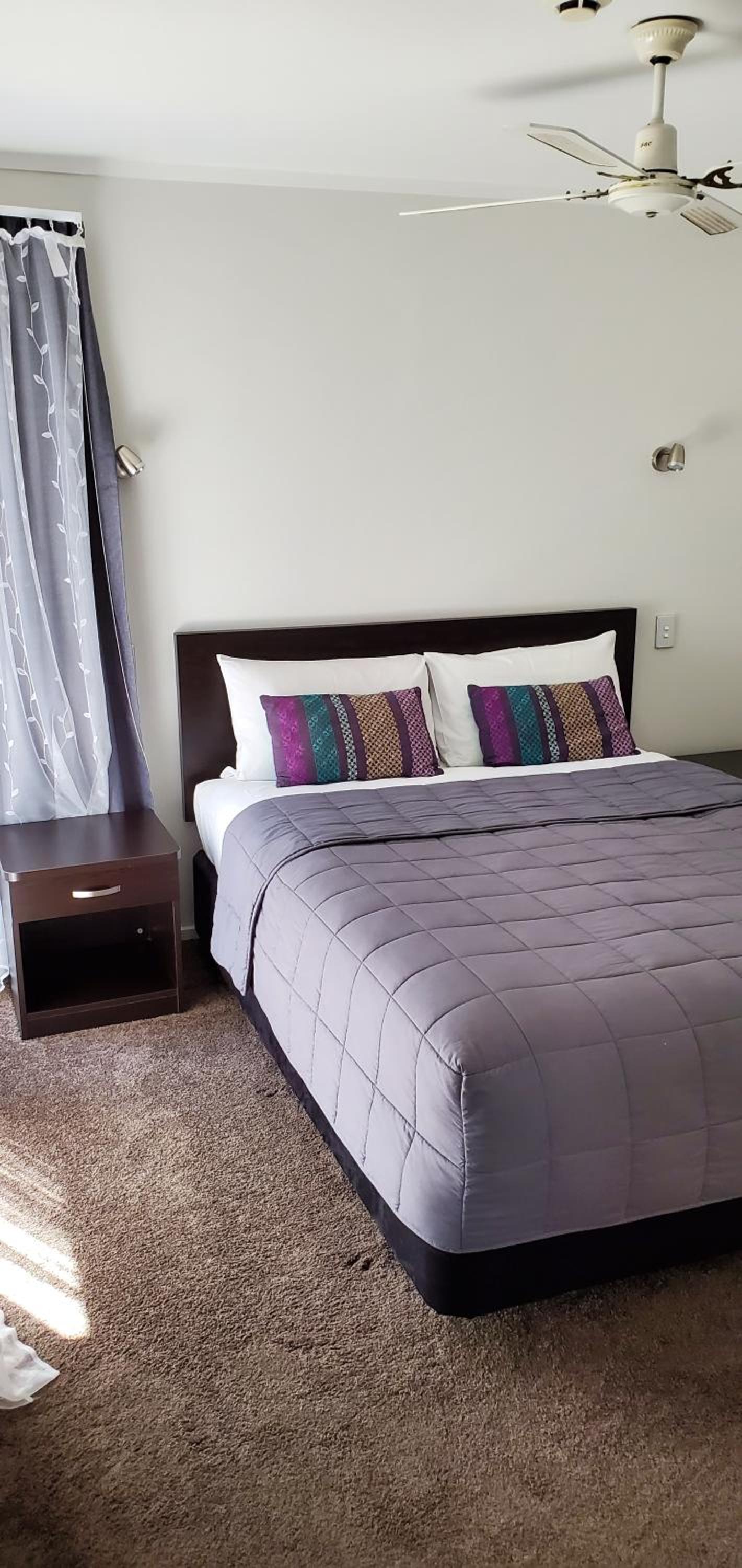 Aquarius Motor Inn