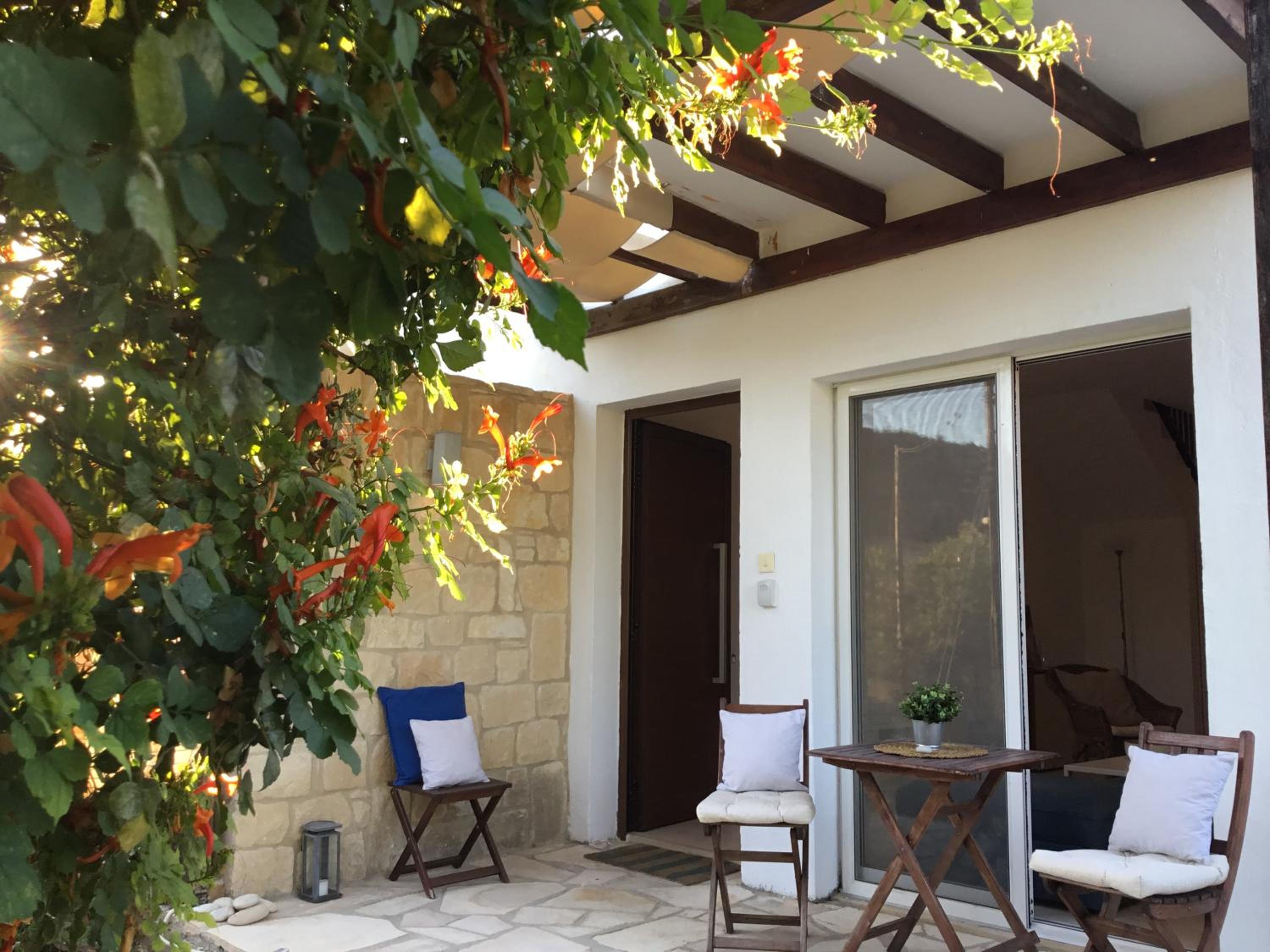 Hotel Pissouri Beach House - Image - Image 1