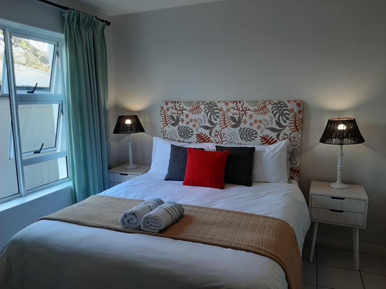 Malachite Mews - Centrally Located Cosy Apartment In Knysna view 5