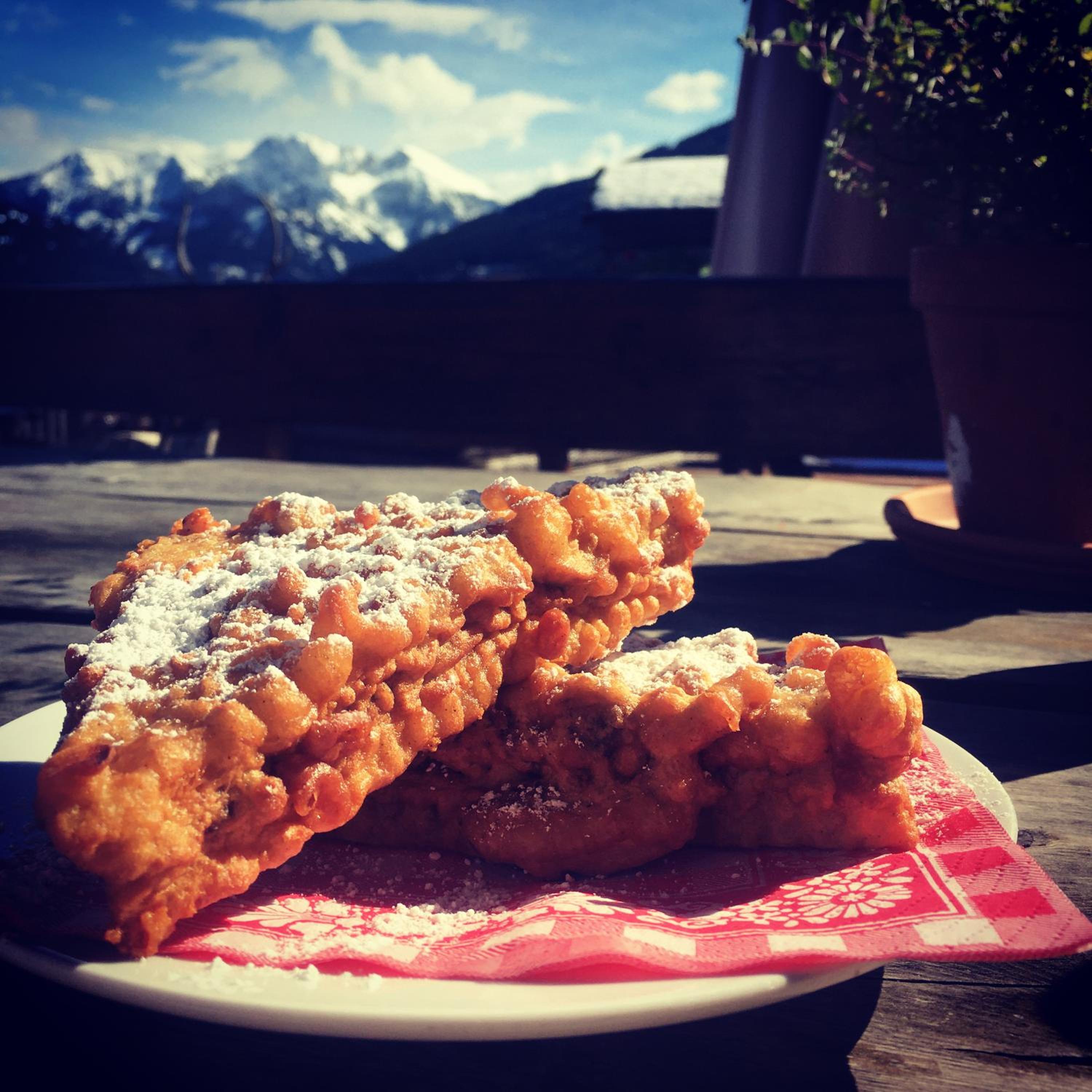 Chalet Franzi - Ruhiges Chalet mit Bergblick, Garten und gratis Eintritt ins Solarbad