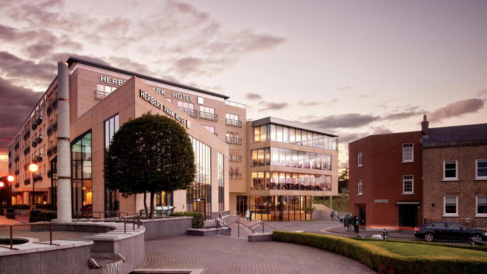 Hotel Herbert Park Hotel and Park Residence - Image 1