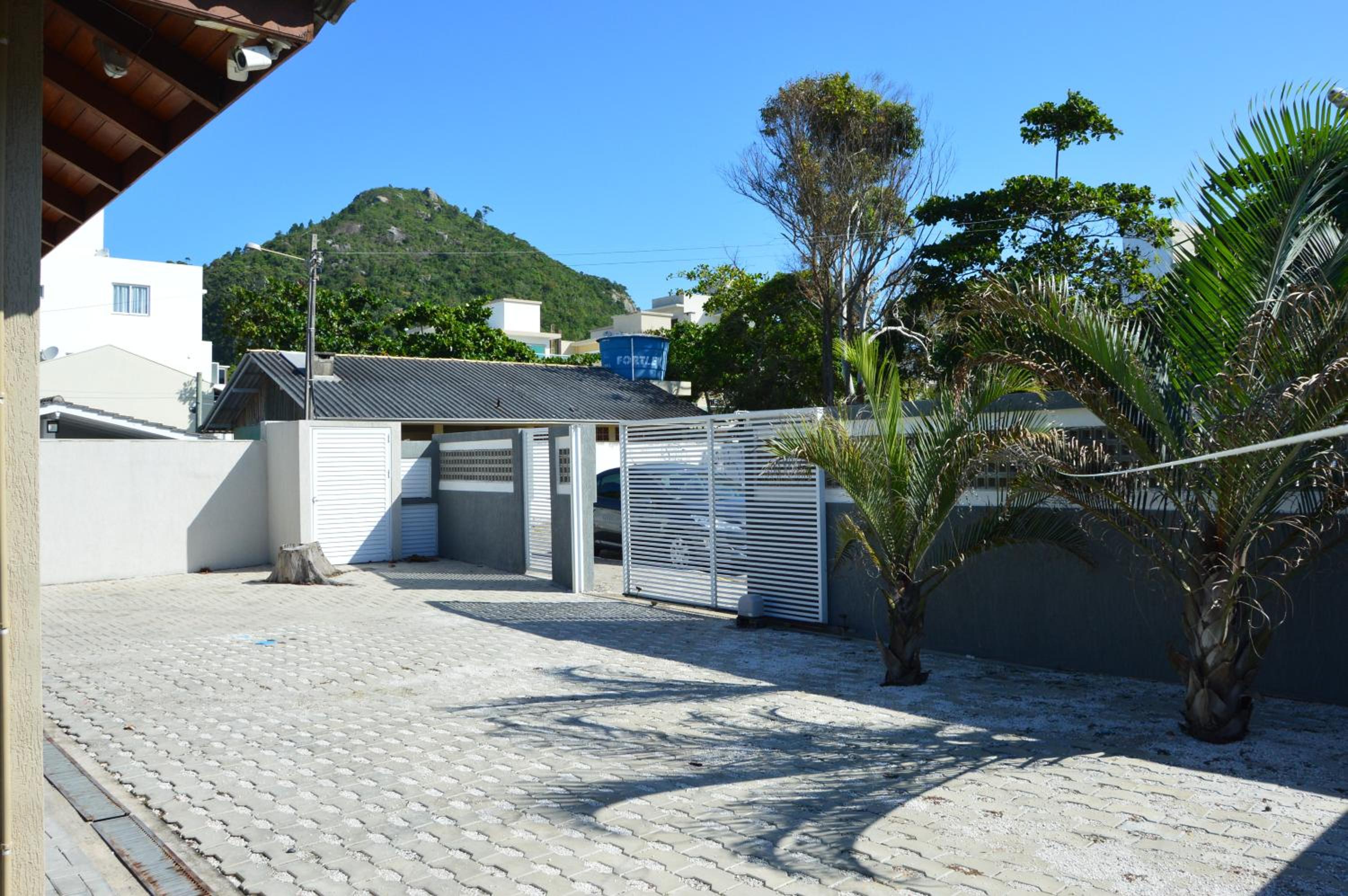Belíssima Casa - Pé na areia - Bombinhas - Canto Grande