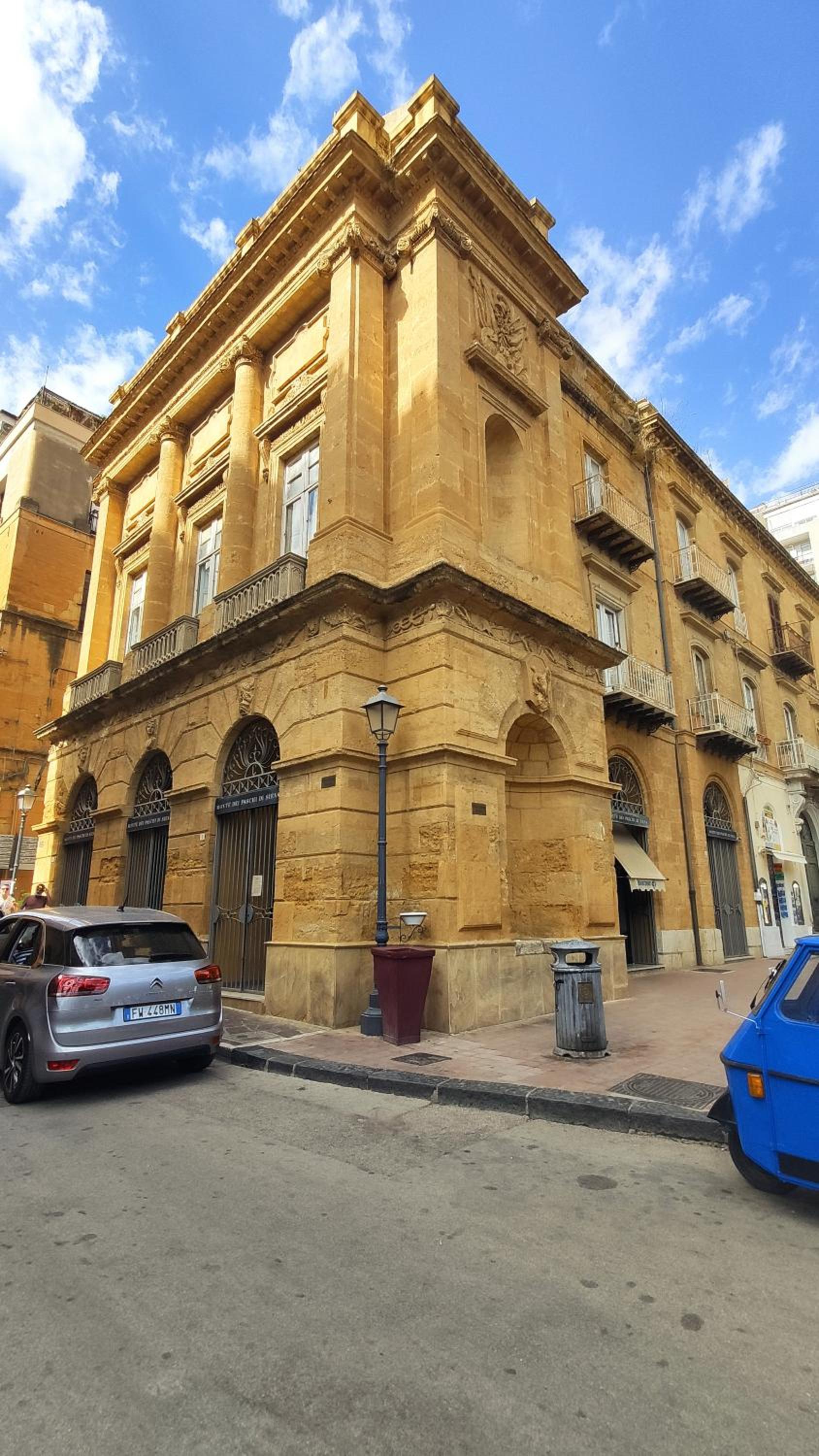 Palazzo Caratozzolo view 3