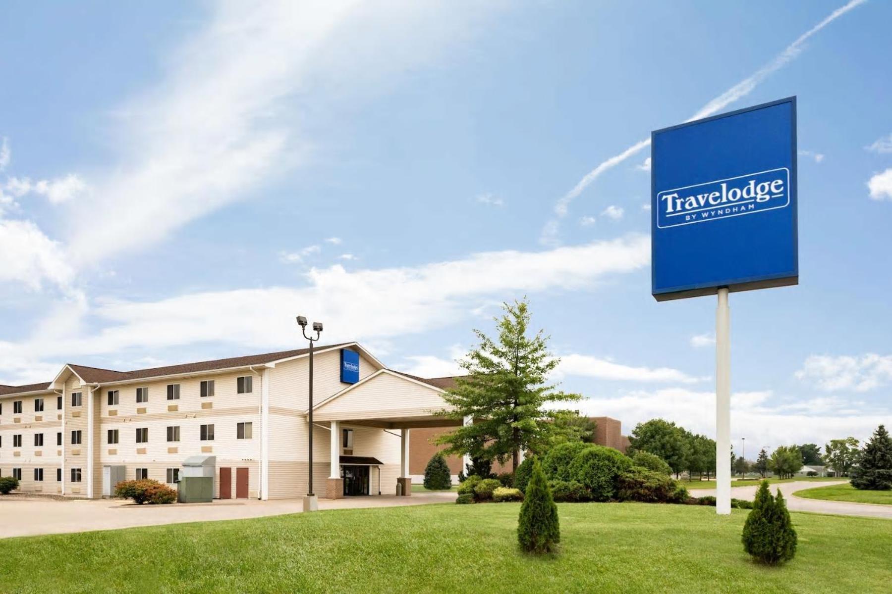 Travelodge by Wyndham Clinton Valley West Court view 2