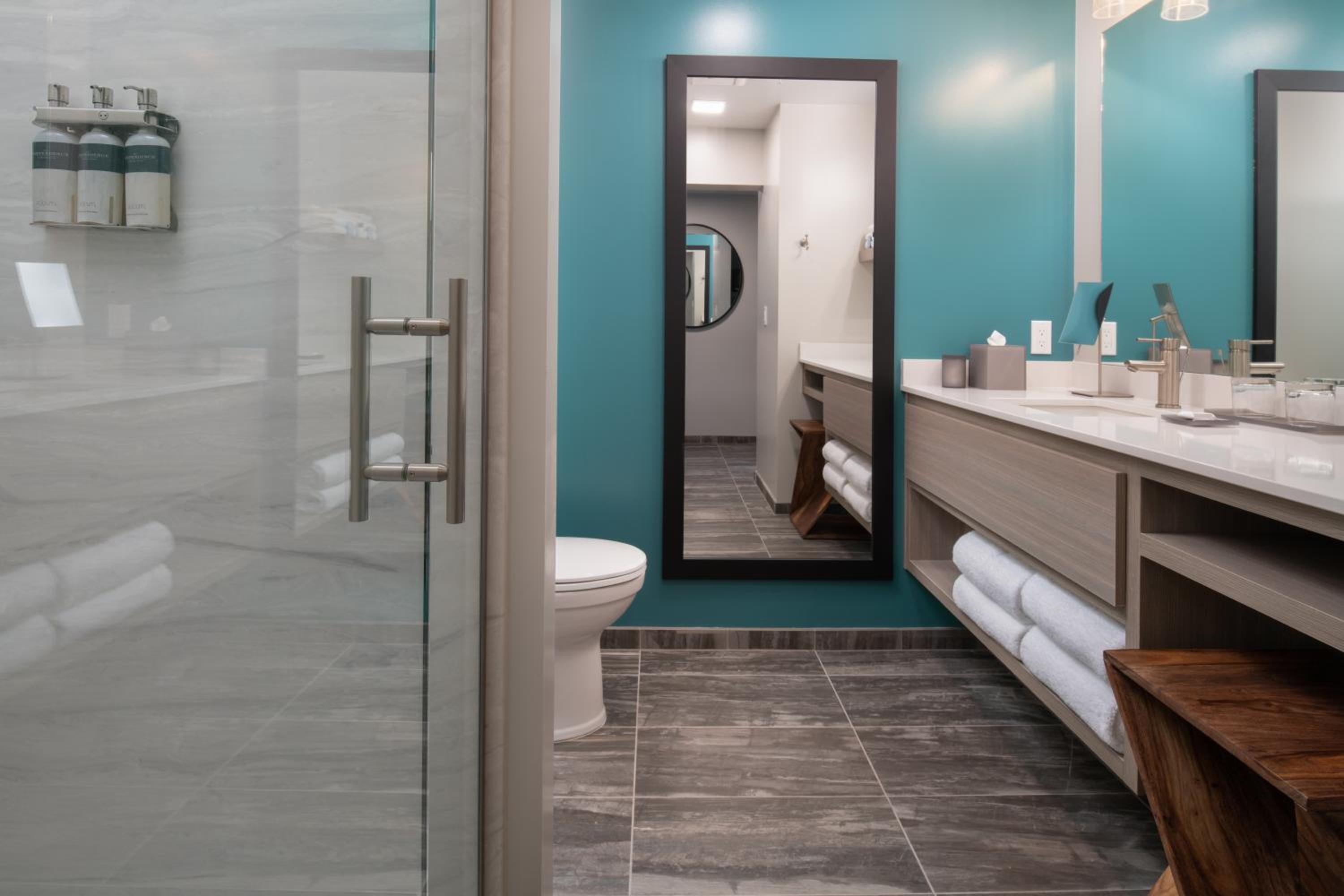 Albany Vacations - The Independence Hotel - Property Image 4