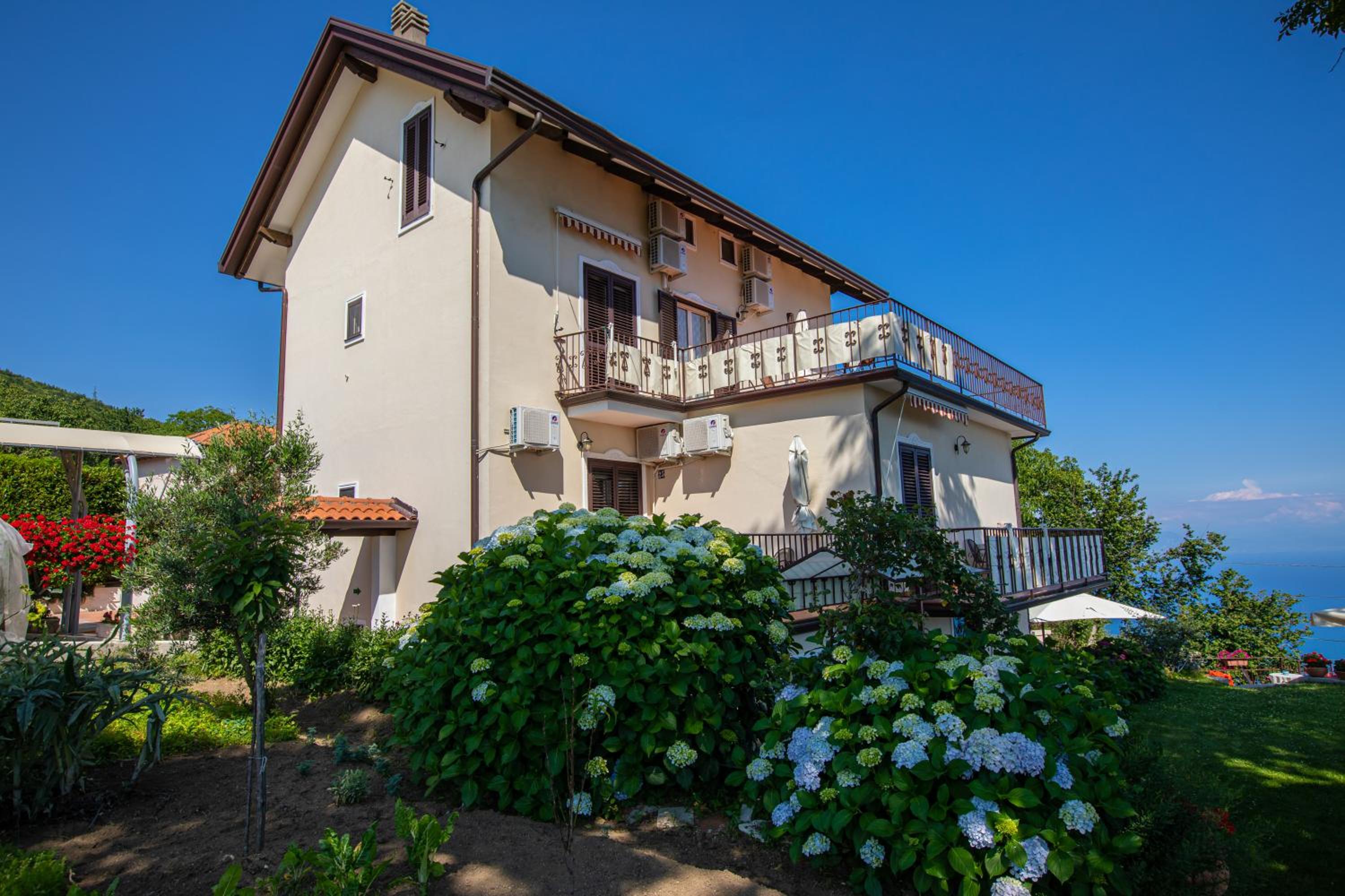 Hotel Nido Degli Dei - Image 1