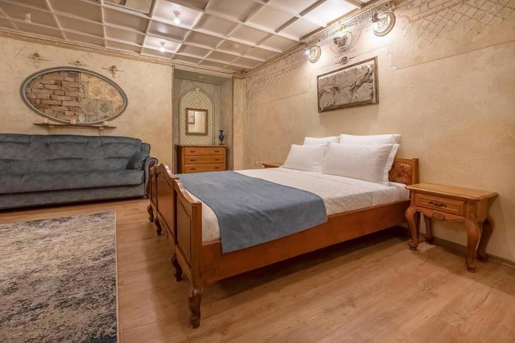 Beautiful one bedroom apartment in Vilnius old town view 2